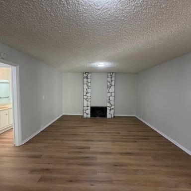 Property photo 3 of 8452 Hazelwood Cir