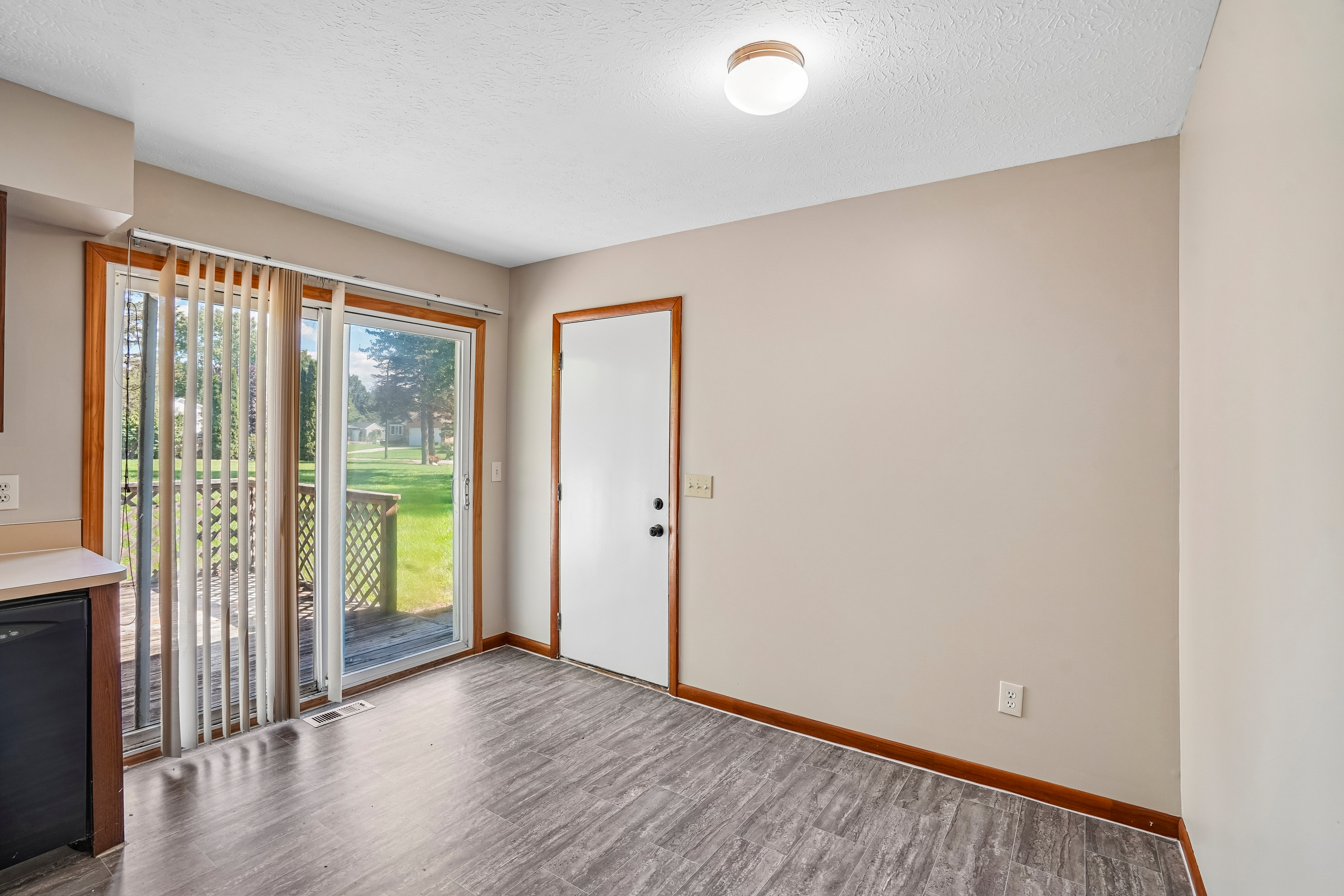 Photo 13 of 30 of 10153 Ashton St, Pinckney, MI