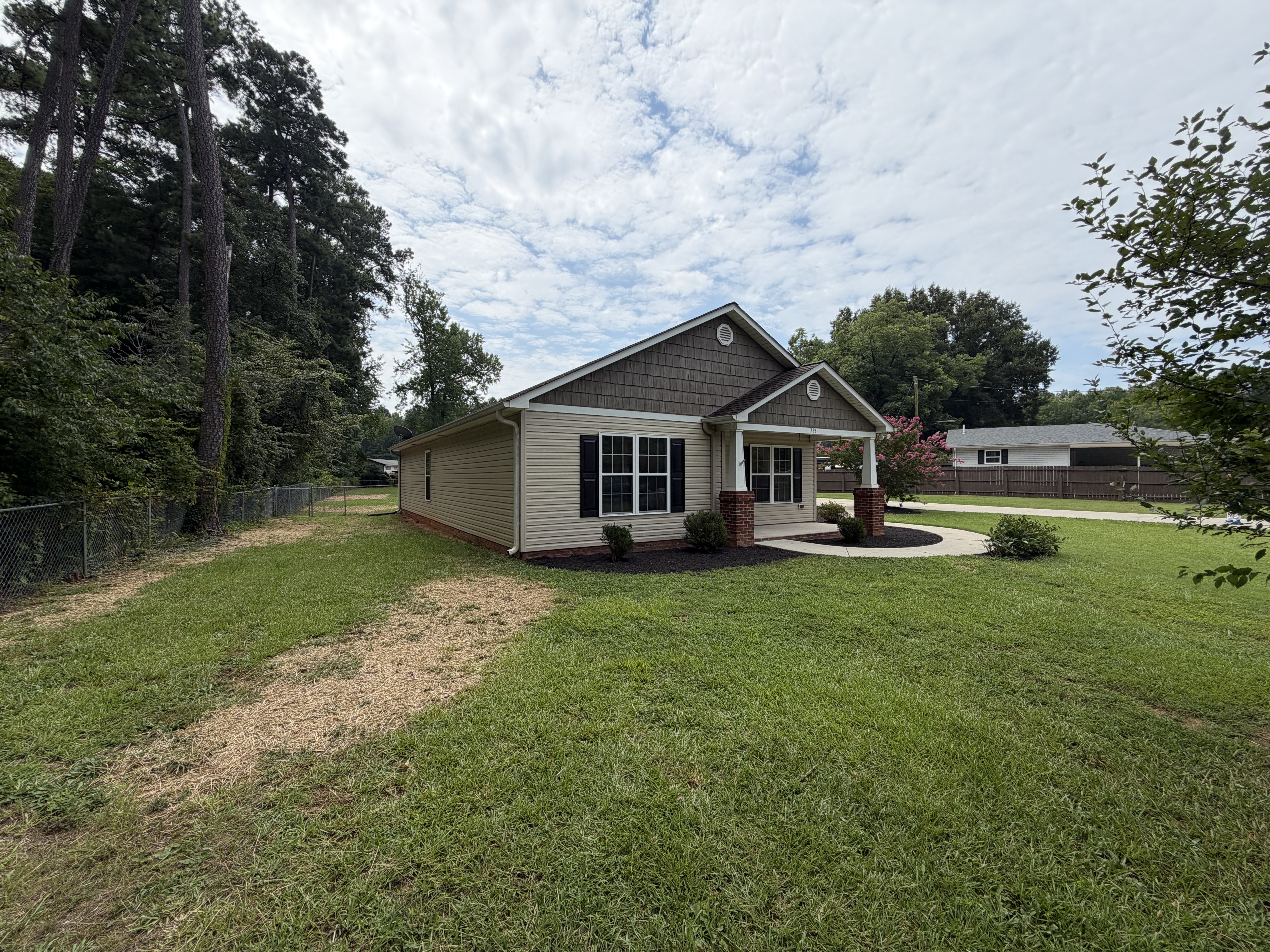 Photo 19 of 26 of 225 Vineyard Dr, Salisbury, NC