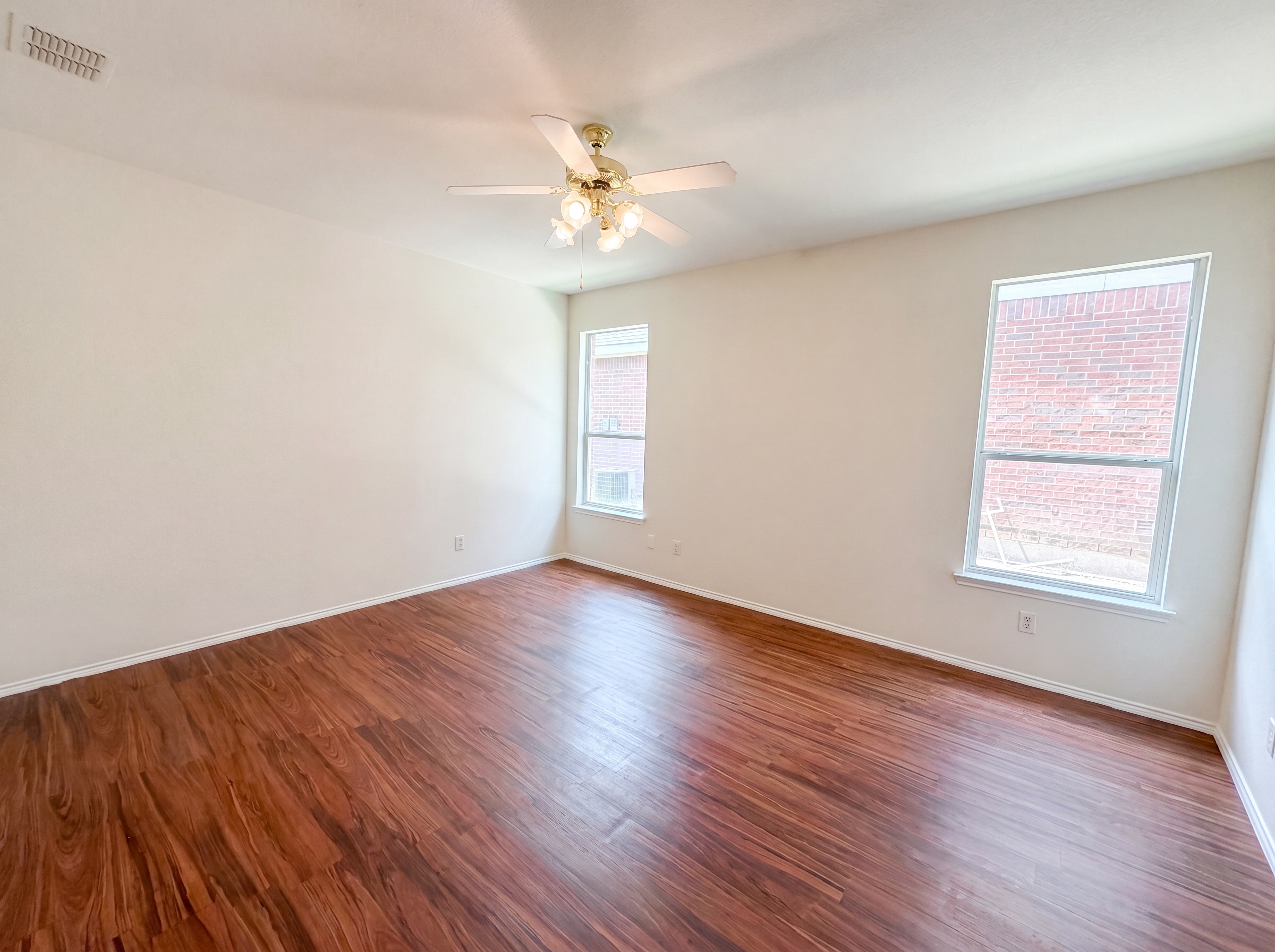 Photo 6 of 22 of 1202 McCormick St, Garland, TX