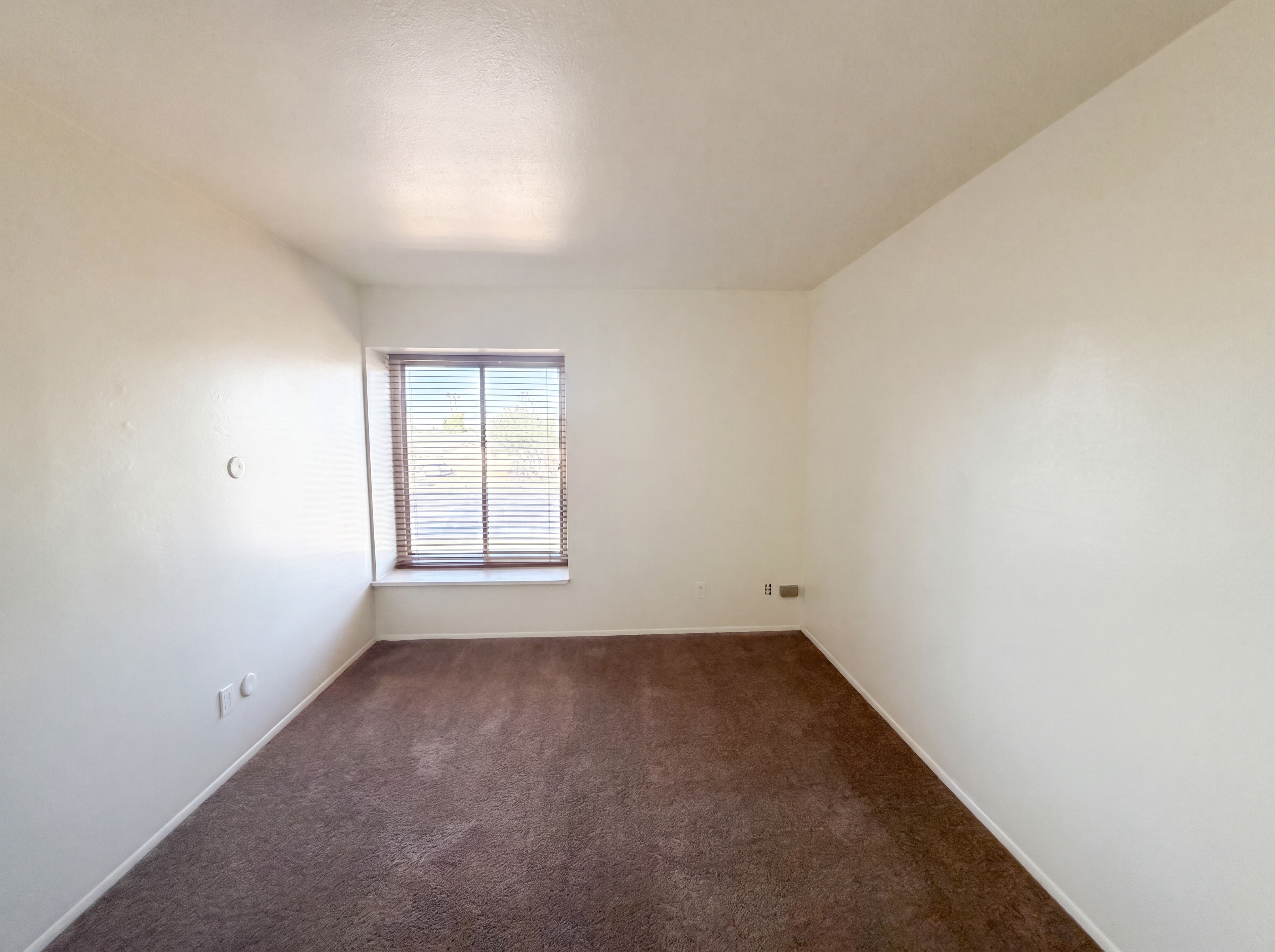 Photo 11 of 17 of 8446 N 34th Dr, Phoenix, AZ