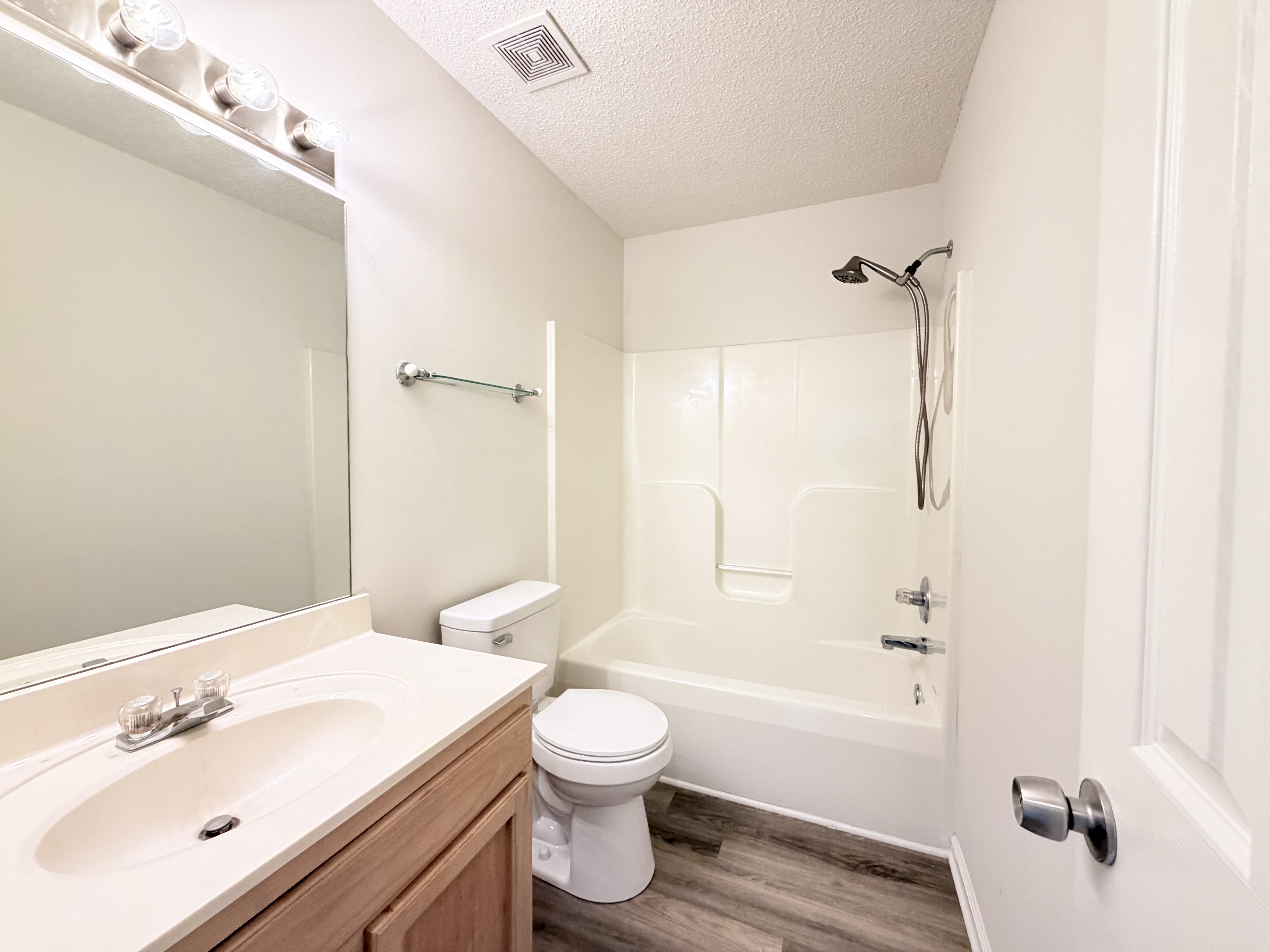 Photo 19 of 21 of 3609 Millington Dr, Clarksville, TN