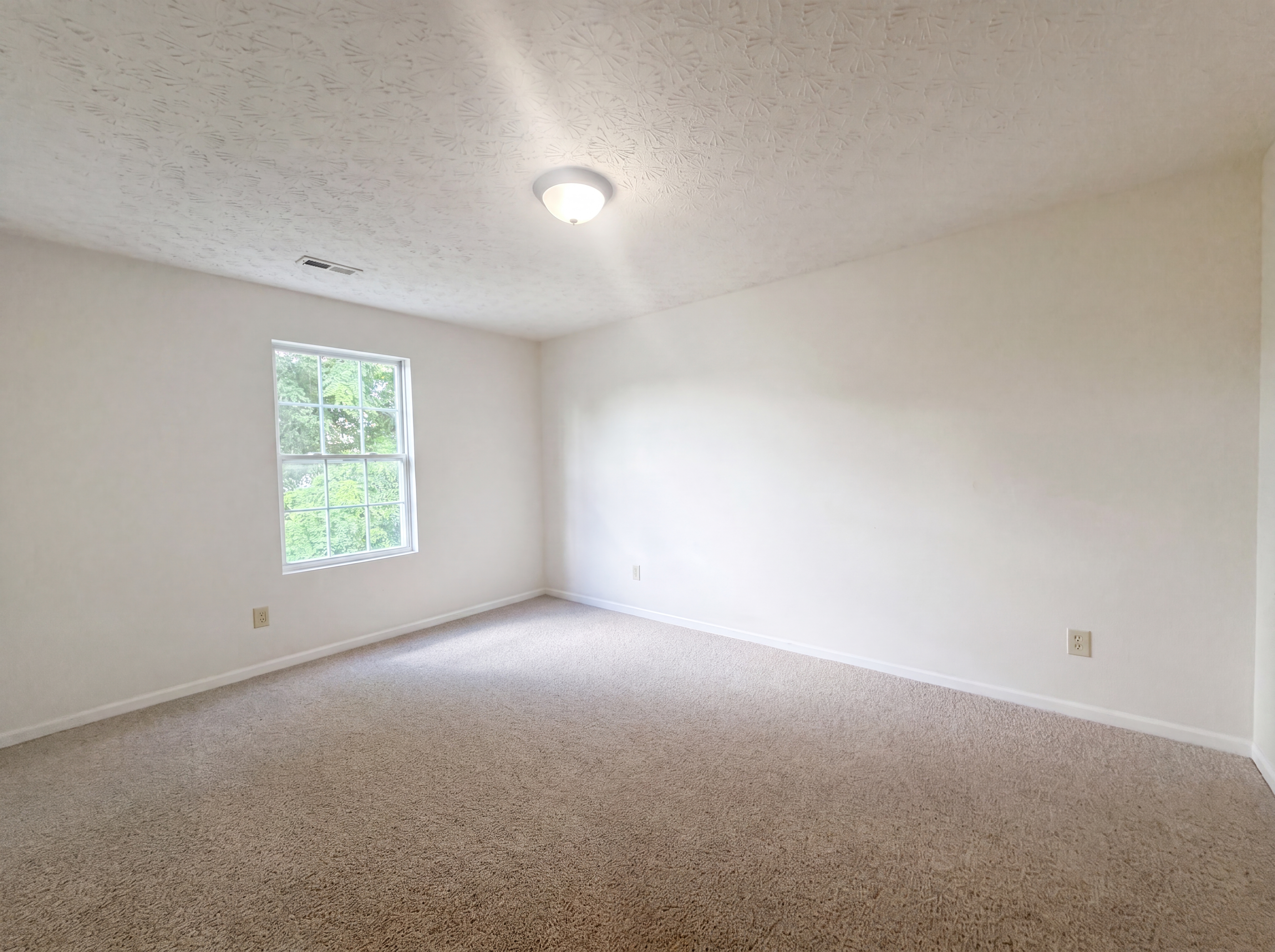 Photo 12 of 29 of 4625 Kenross Dr, Columbus, OH