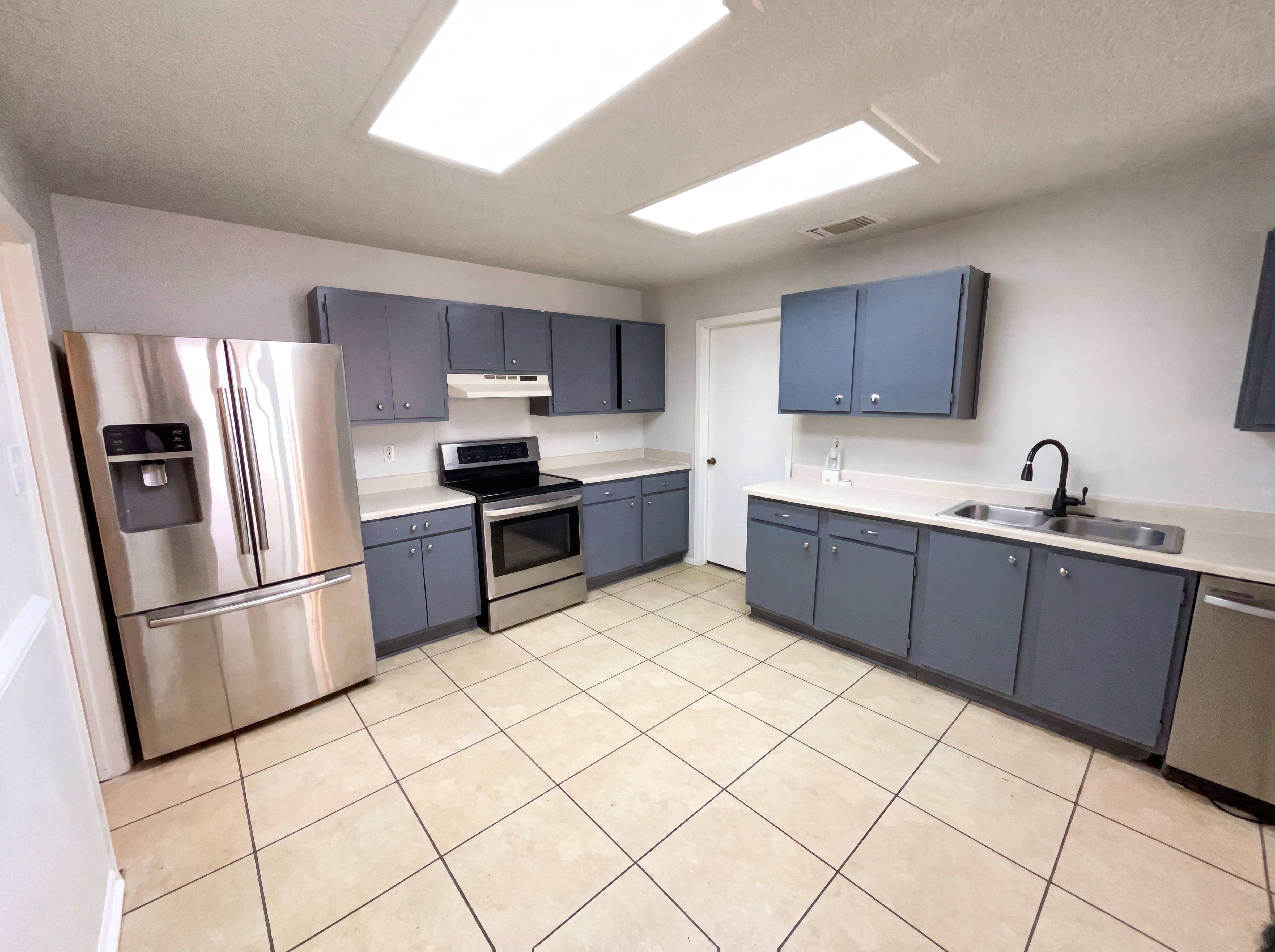 Photo 6 of 20 of 2830 Fisher Field Dr, San Antonio, TX