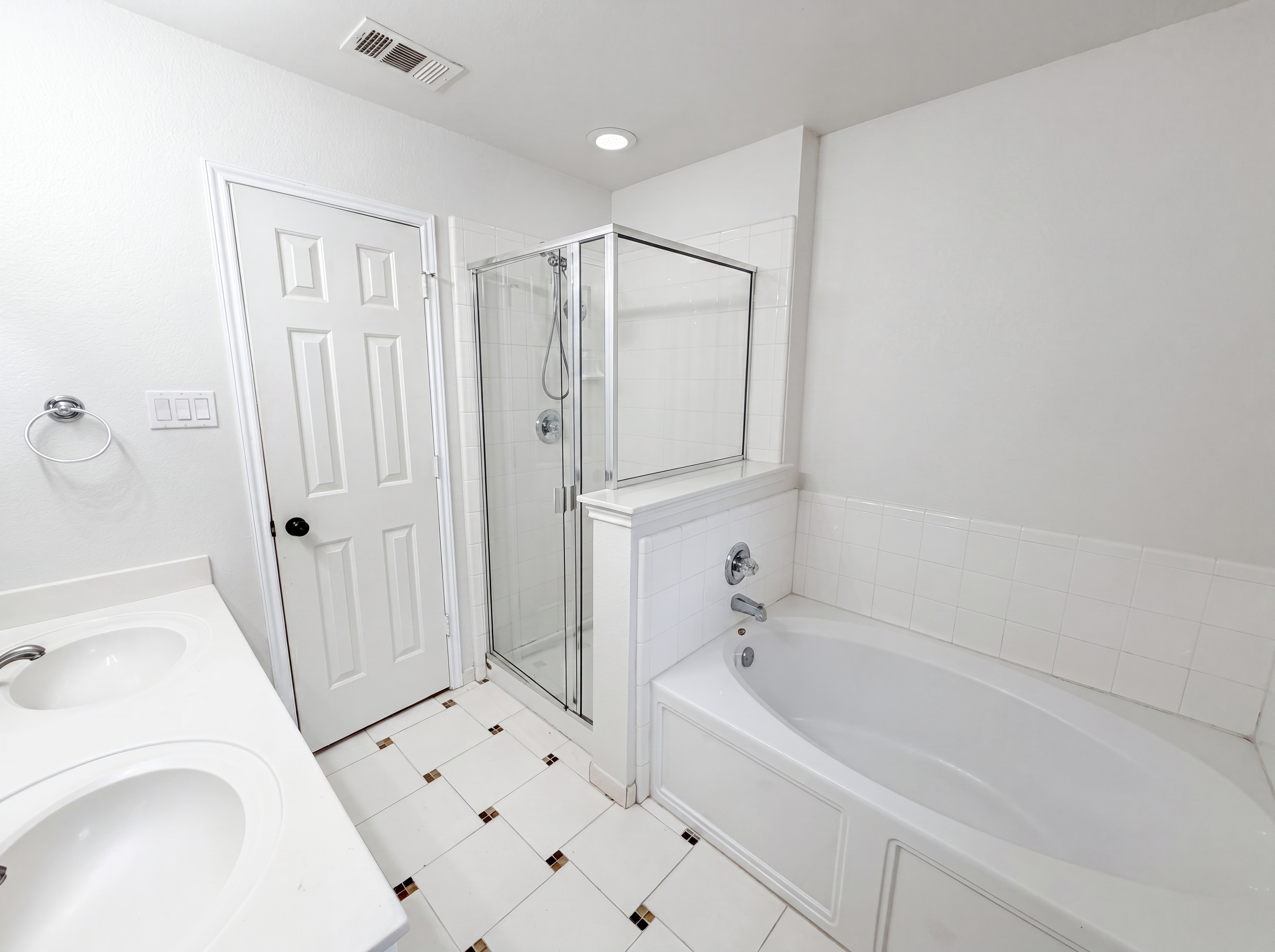 Photo 16 of 19 of 111 Forest Park Ln, Red Oak, TX