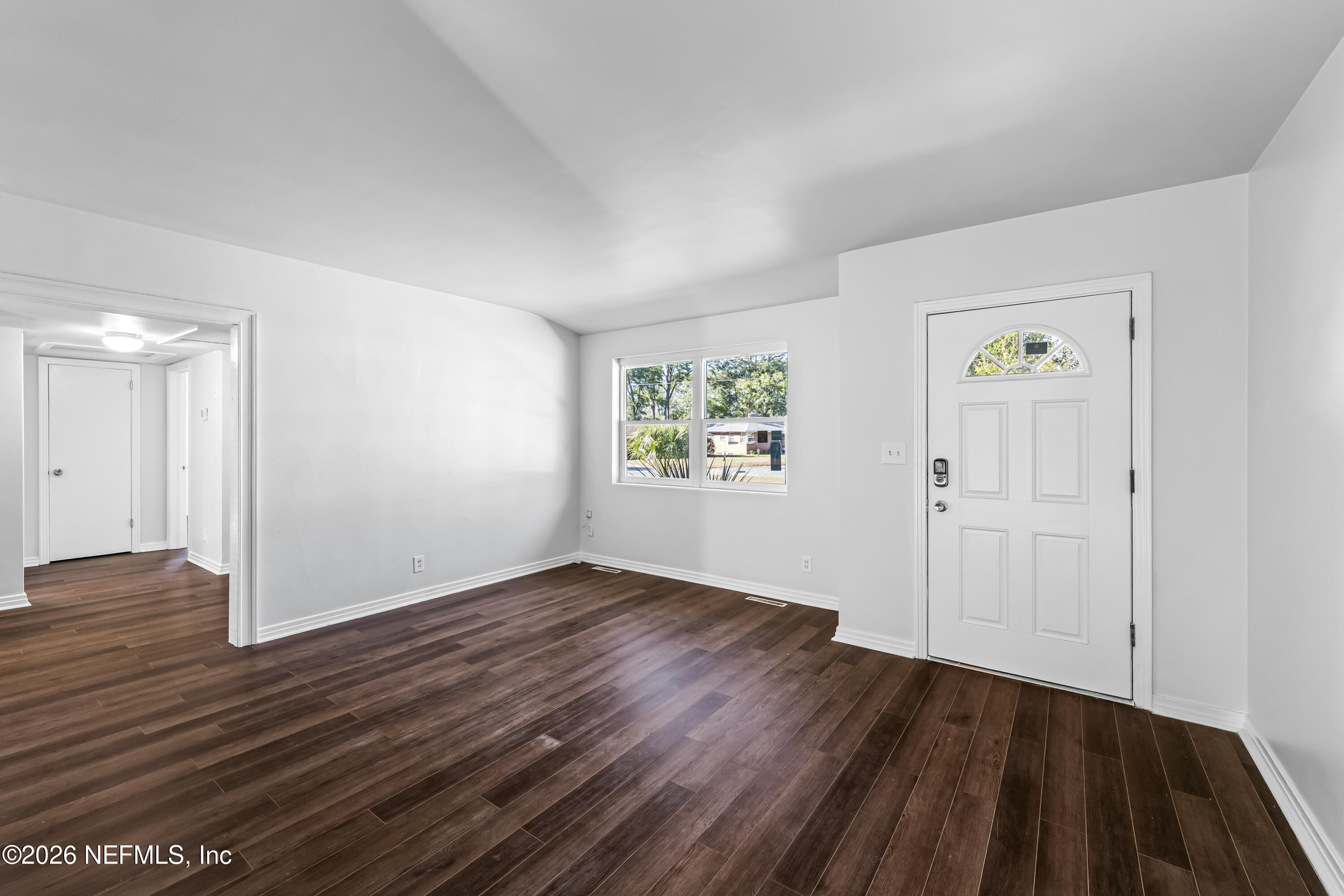 Photo 4 of 30 of 8308 Manavista St, Jacksonville, FL