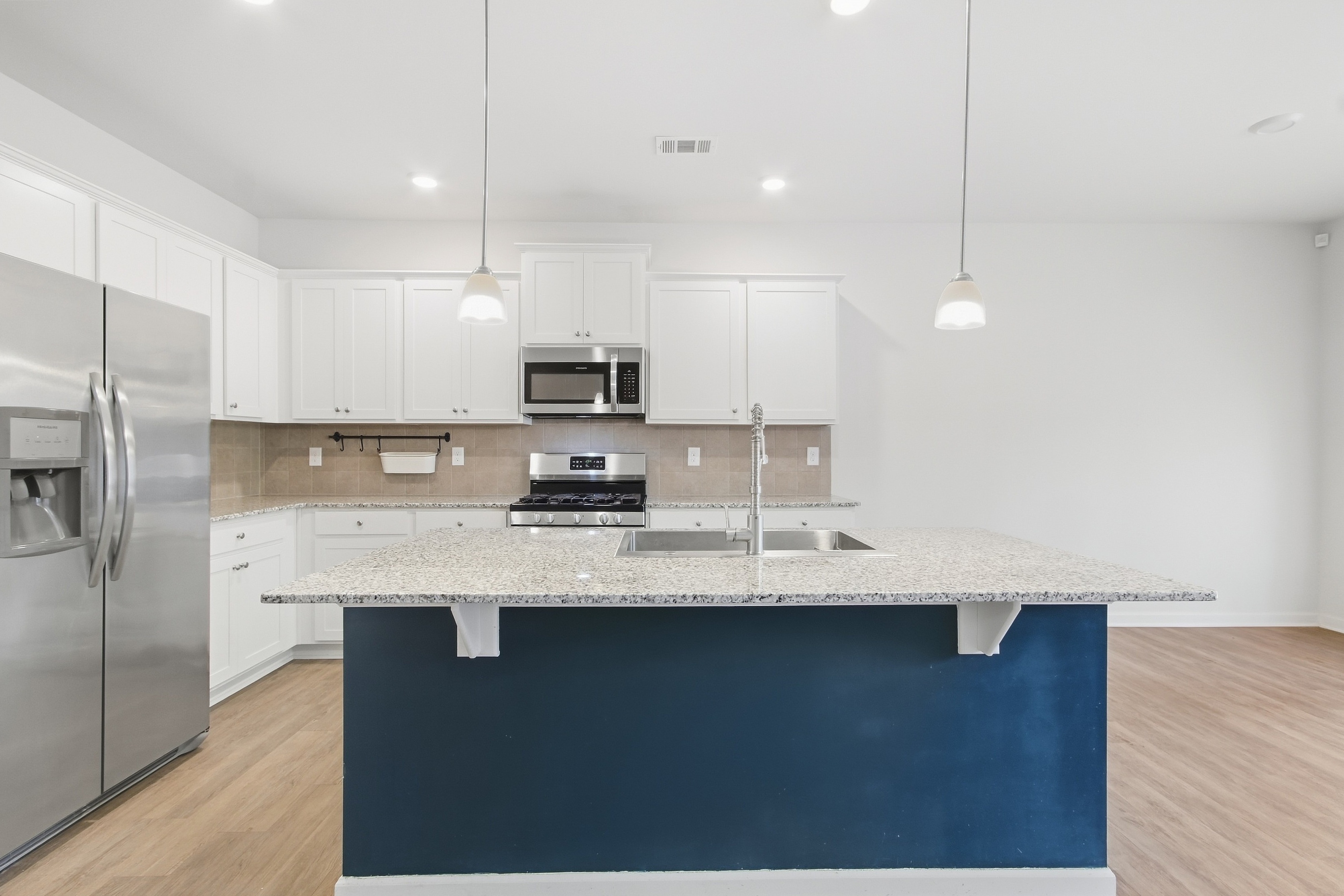 Photo 2 of 20 of 208 Bluffton Ct, Acworth, GA