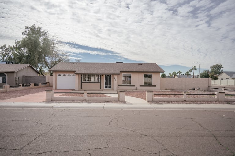 Photo 1 of 28 - 8645 W Golden Ln, Peoria, AZ 85345