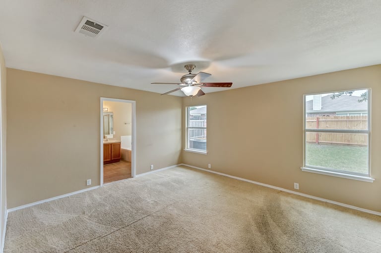 Photo 13 of 23 - 1816 Little Deer Ln, Fort Worth, TX 76131