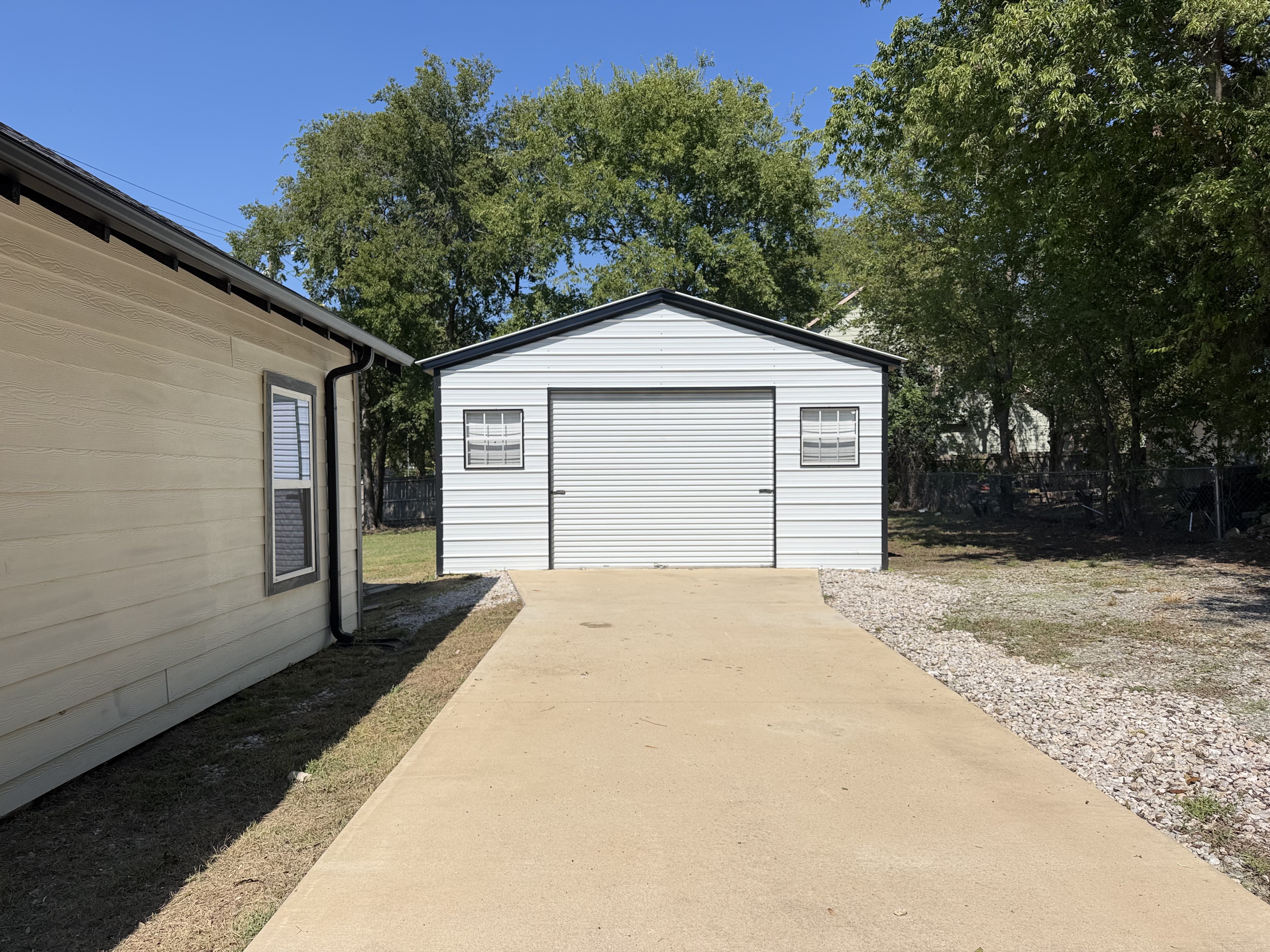 Photo 13 of 16 of 1425 E Cherry St, Sherman, TX