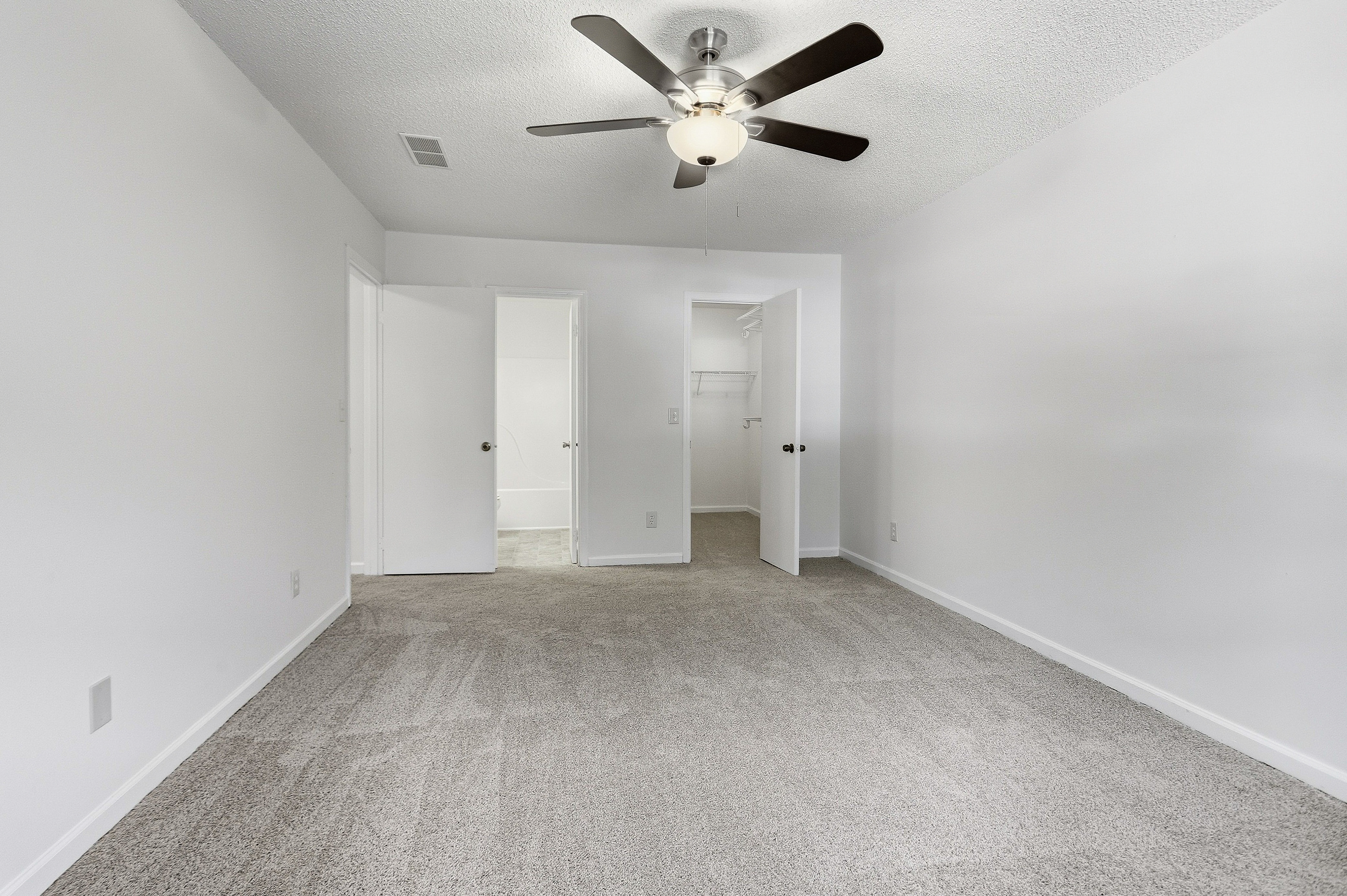 Photo 14 of 24 of 4400 Hidden Meadow Cir, Sugar Hill, GA