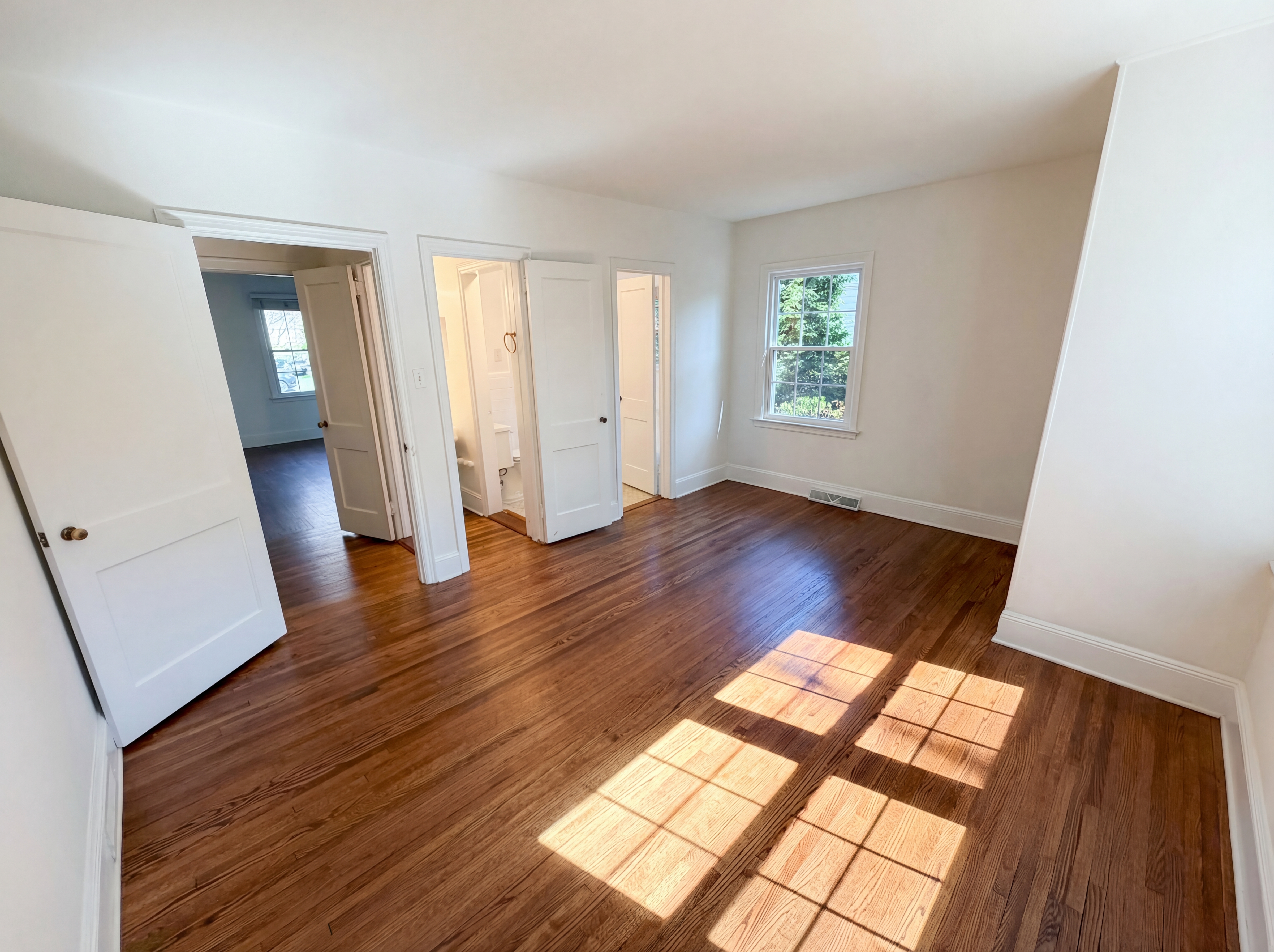 Photo 4 of 32 of 4467 Woodlark Ln, Charlotte, NC