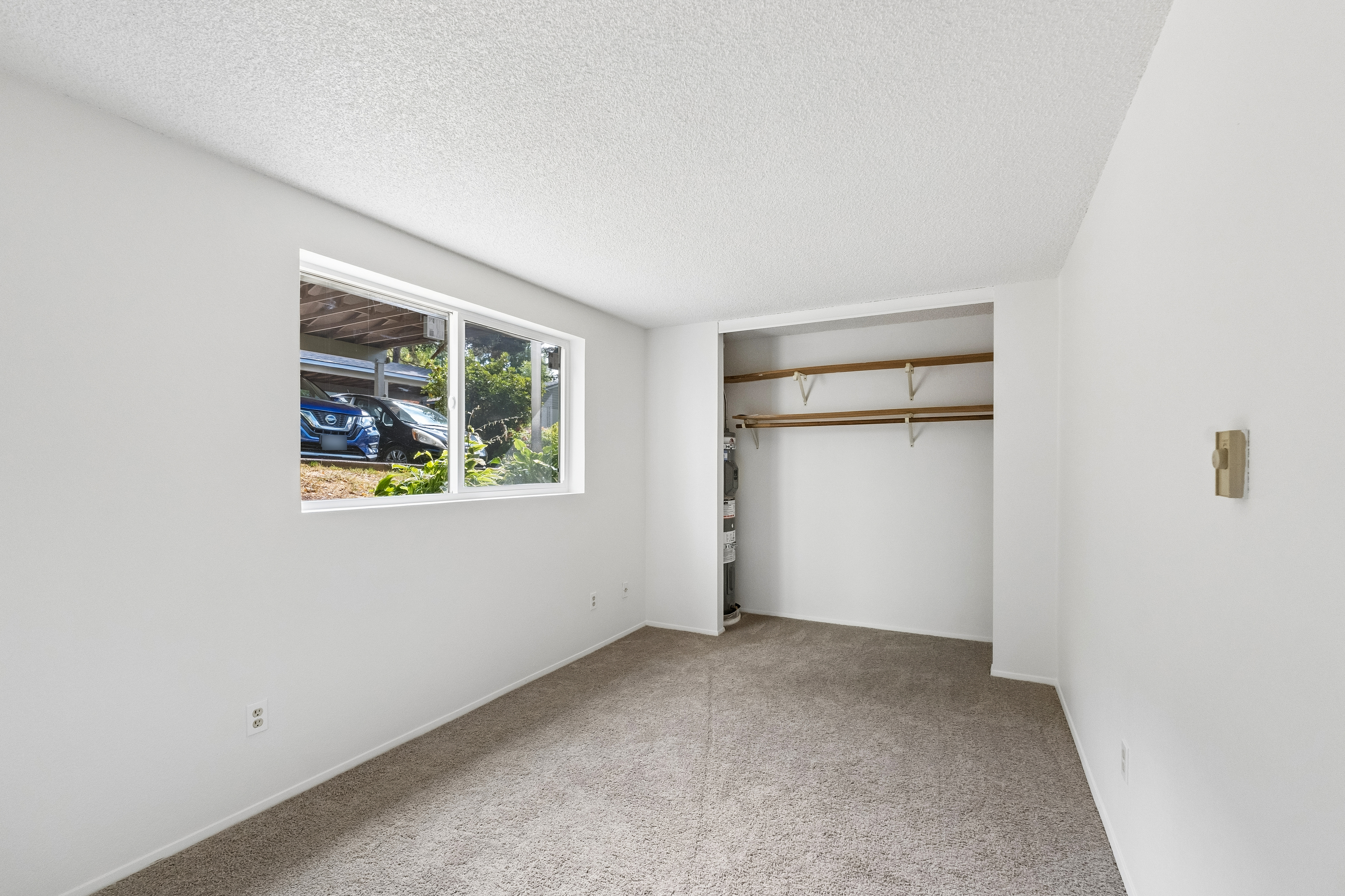 Photo 4 of 19 of 134 SW 116th St, Seattle, WA