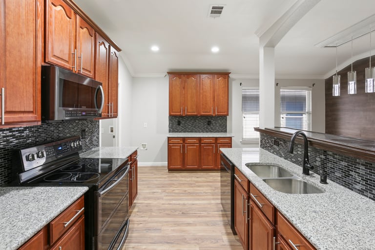 Photo 3 of 26 - 1704 Quail Grove Dr, Fort Worth, TX 76177
