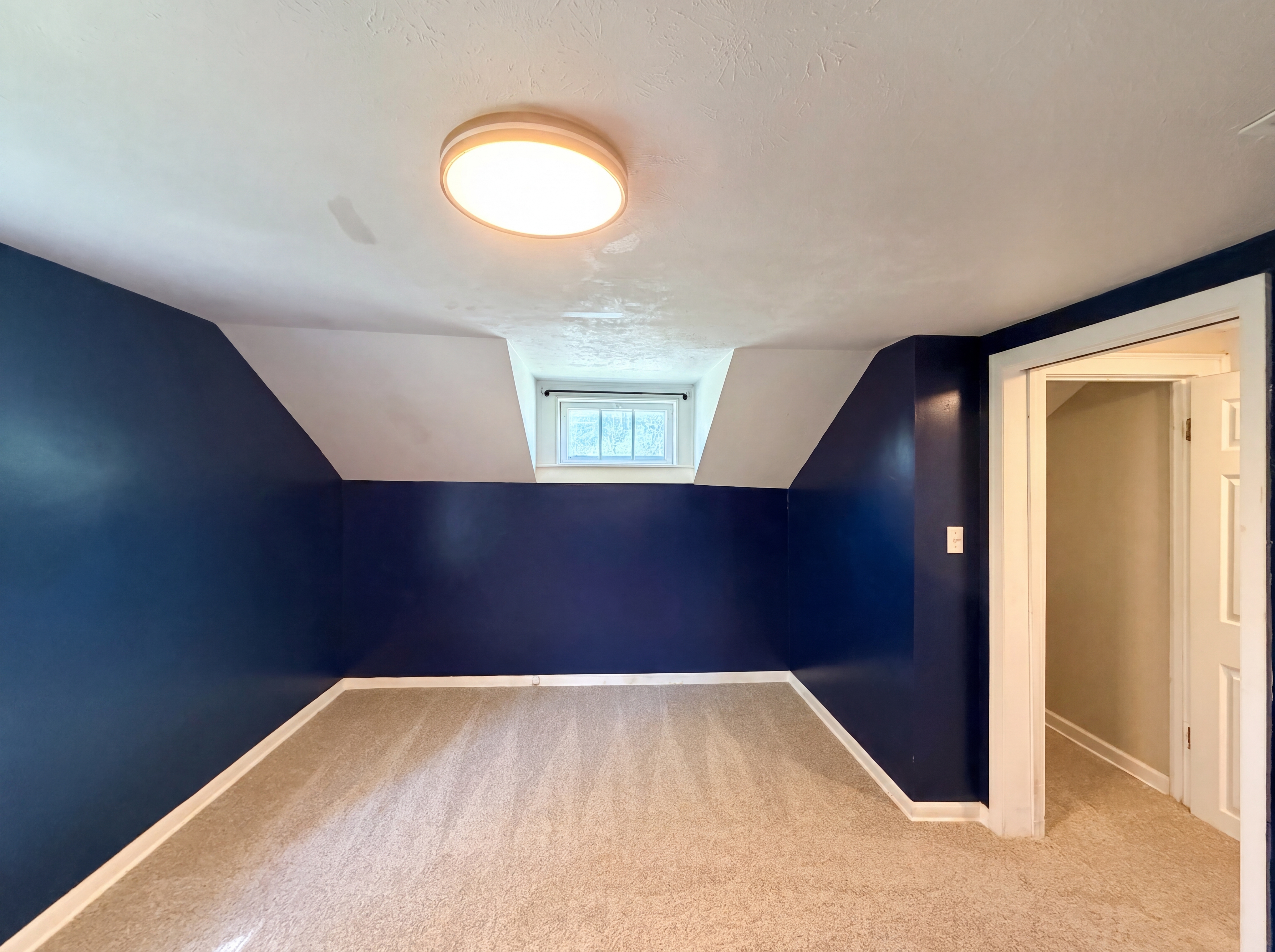 Photo 11 of 31 of 23691 Redfern Rd, Columbia Station, OH