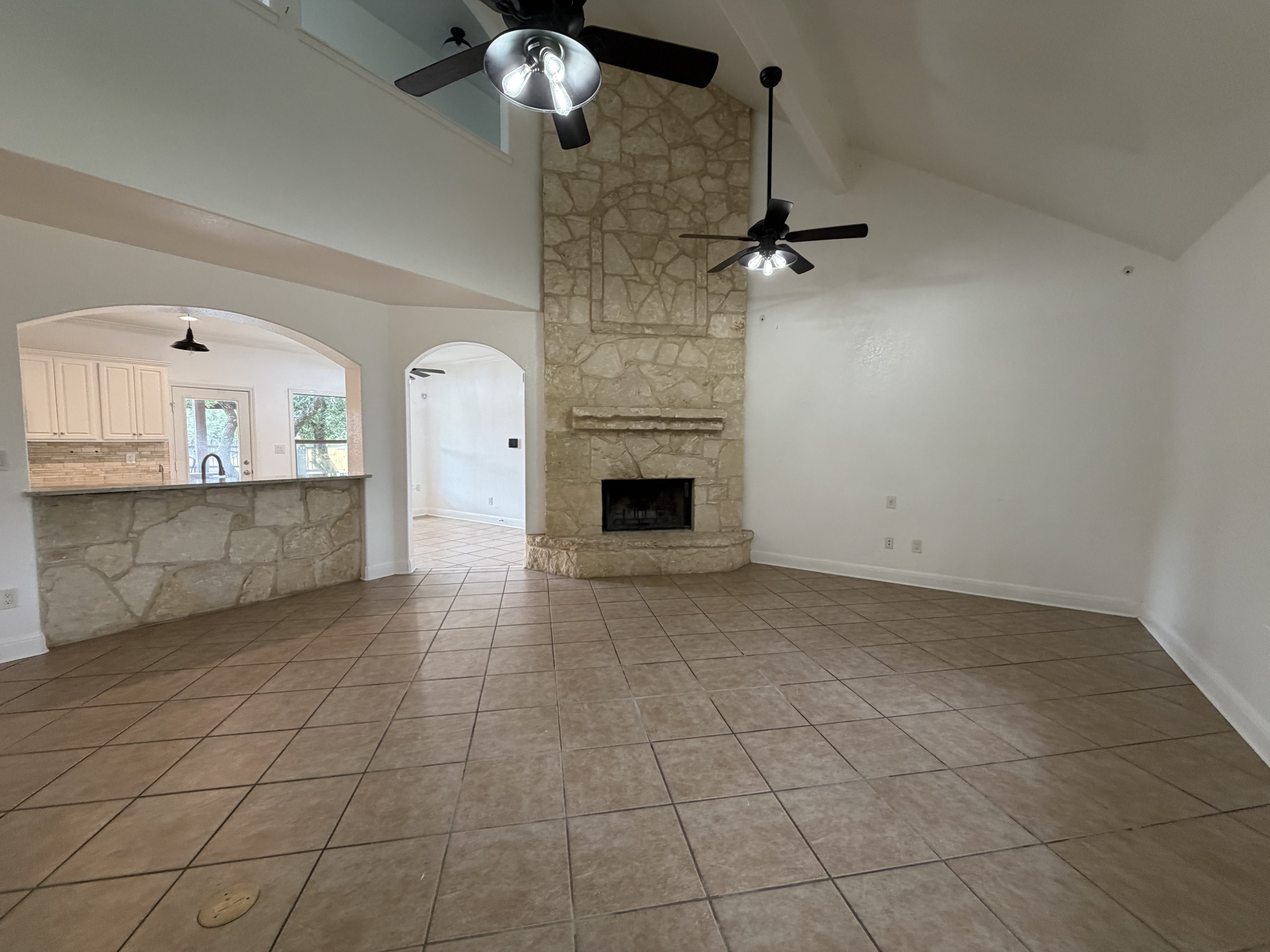 Photo 3 of 19 of 4247 Richmond Ave, Spring Branch, TX