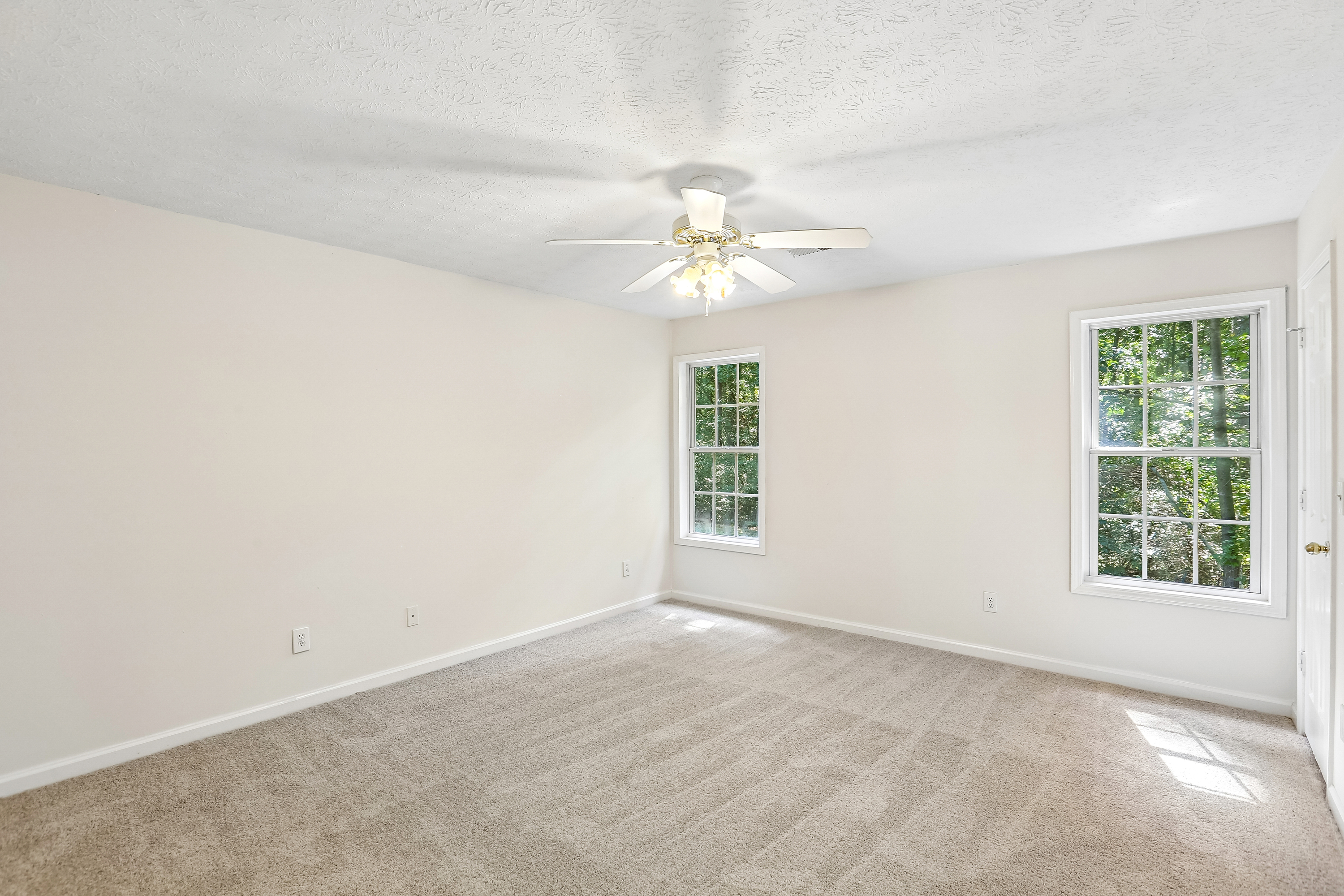 Photo 16 of 47 of 5511 Pond Mill Ct, Flowery Branch, GA