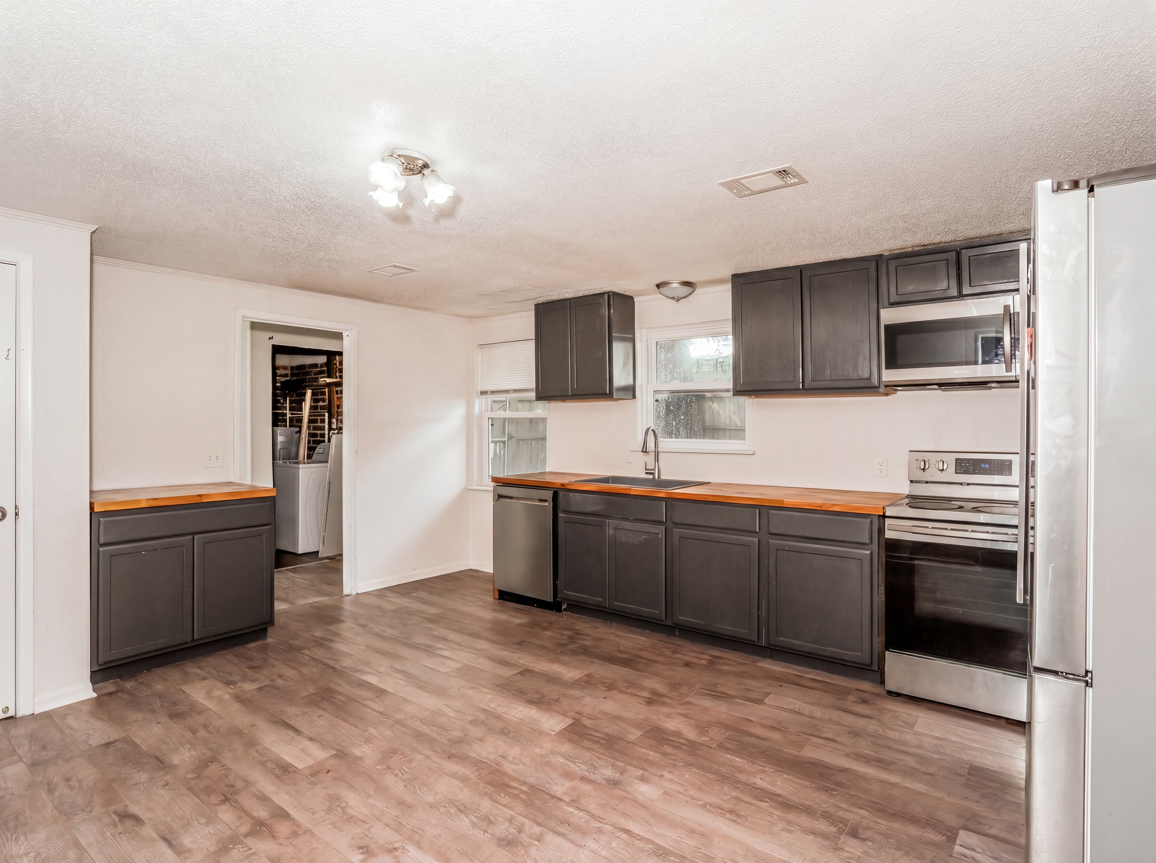 Photo 7 of 41 of 733 Sutton St, Jesup, GA