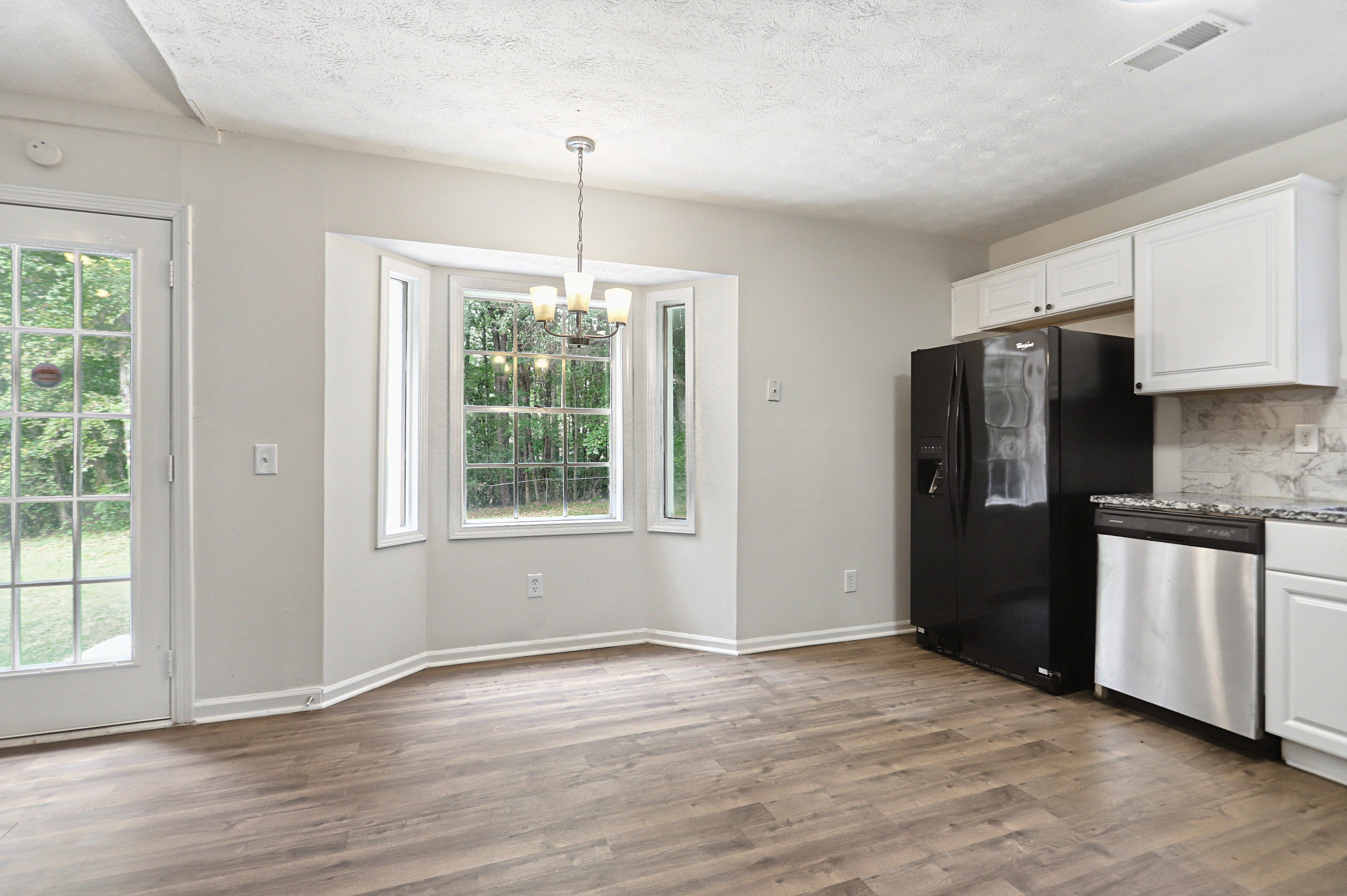 Photo 7 of 31 of 6379 Leverett Dr, Lithonia, GA