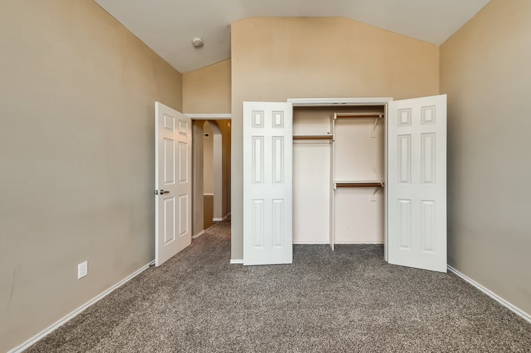 Photo 20 of 28 - 7254 Summit Parc Dr, Dallas, TX 75249