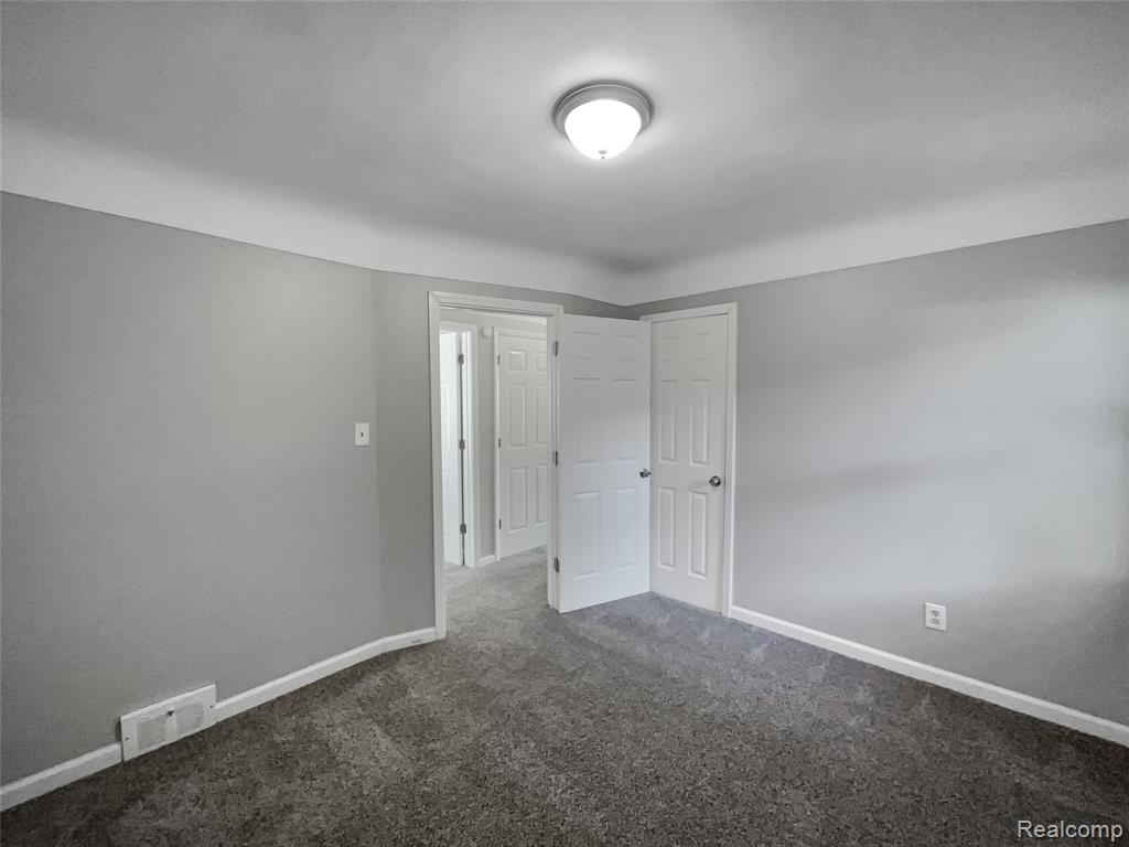 Photo 13 of 24 of 18067 Rosetta Ave, Eastpointe, MI