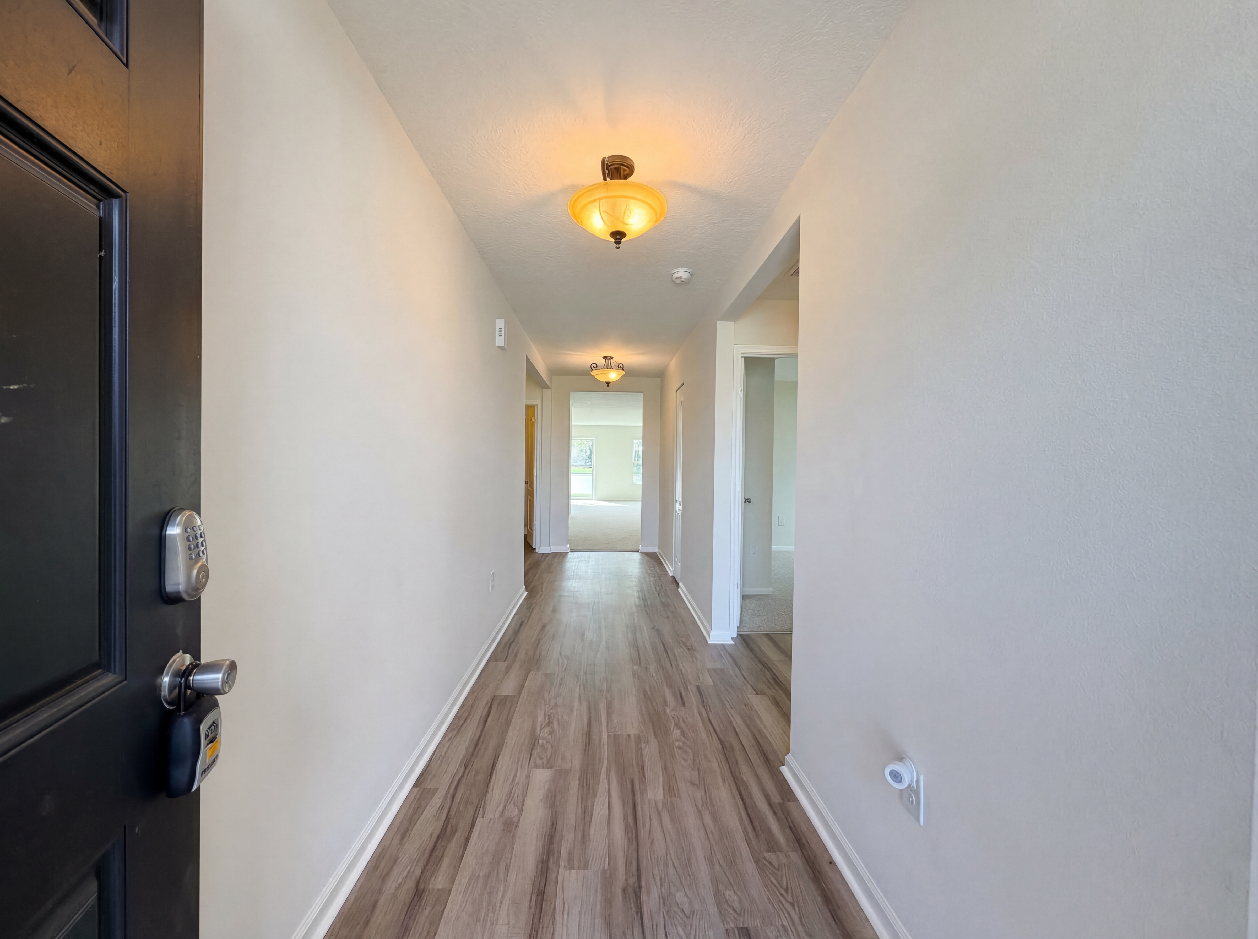 Photo 8 of 21 of 8852 Cumbria Ct, Jacksonville, FL
