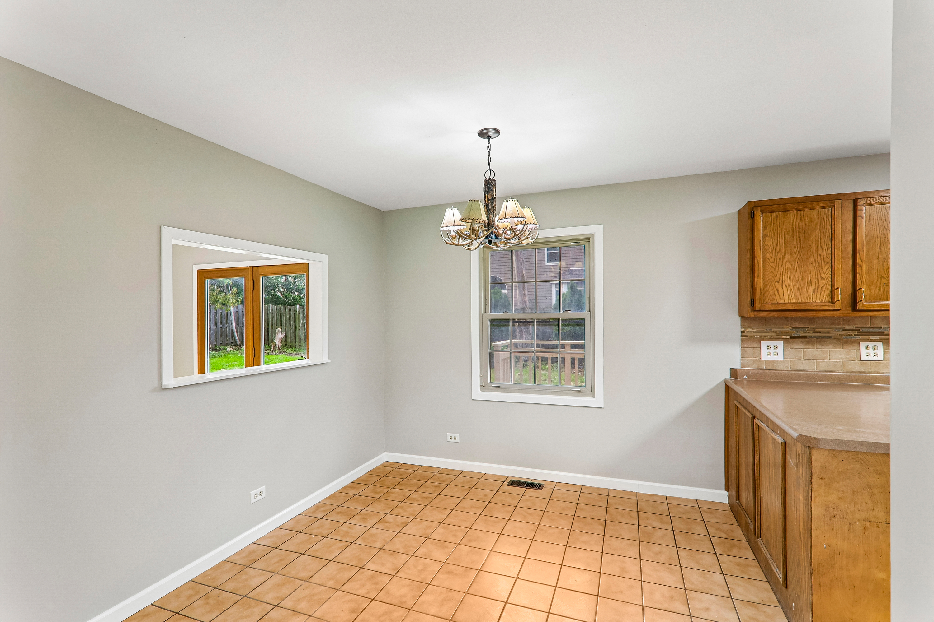 Photo 10 of 41 of 4399 Bluebird Ct, Gurnee, IL