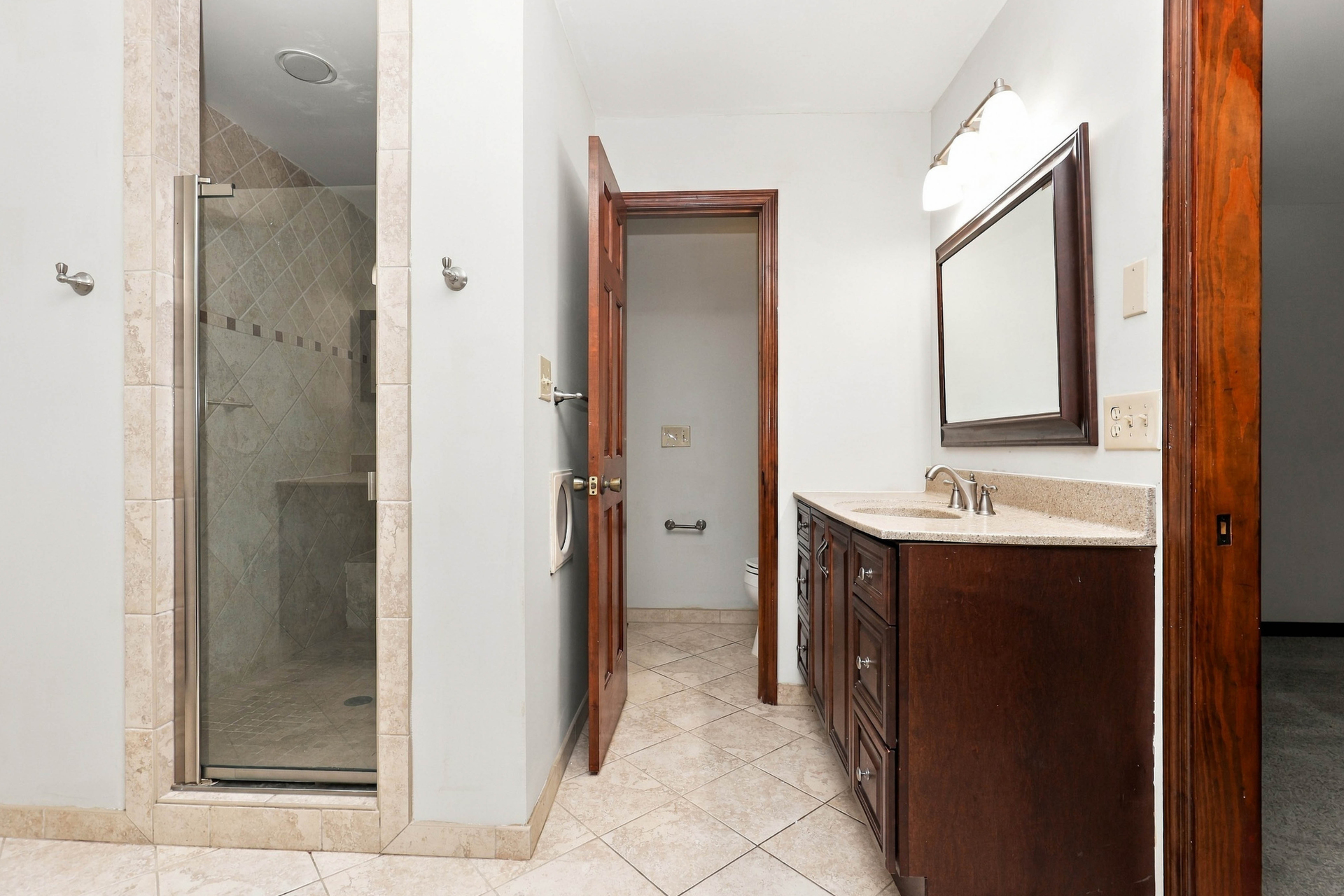 Photo 6 of 22 of 7043 Stonington Rd, Cincinnati, OH