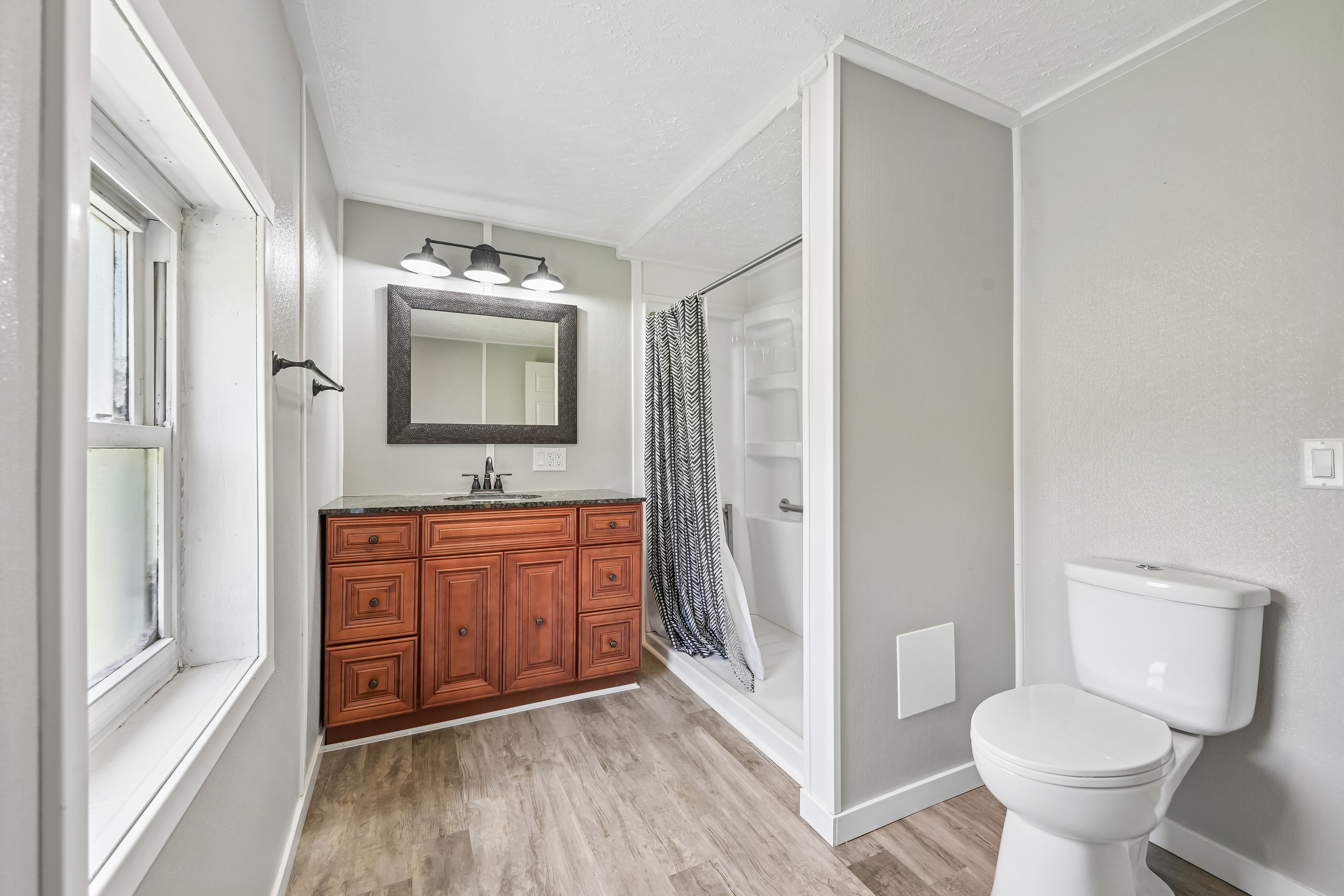 Photo 7 of 23 of 1511 E 20th St, Muncie, IN