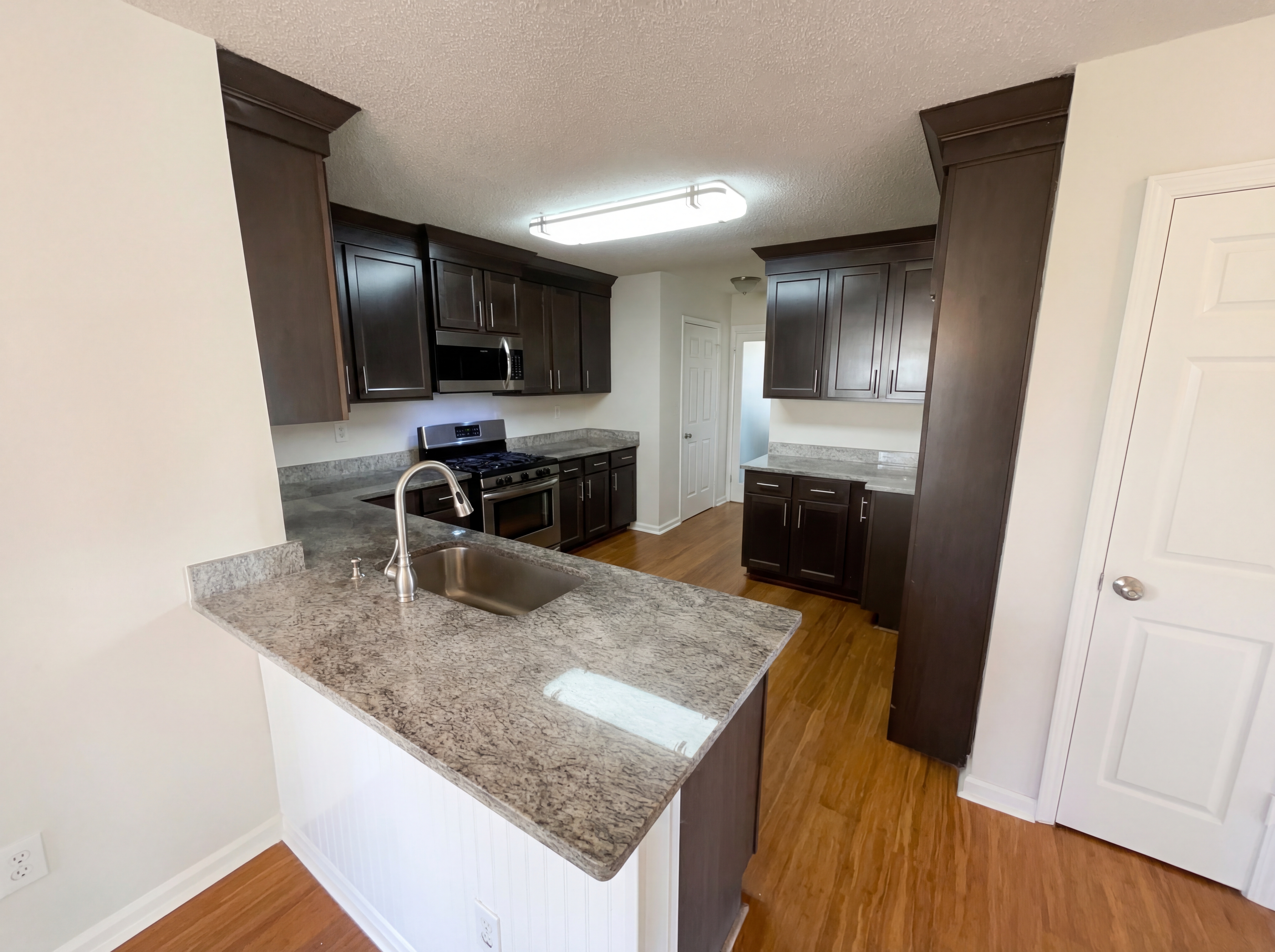 Photo 7 of 28 of 1012 Crown Corners Dr, McDonough, GA