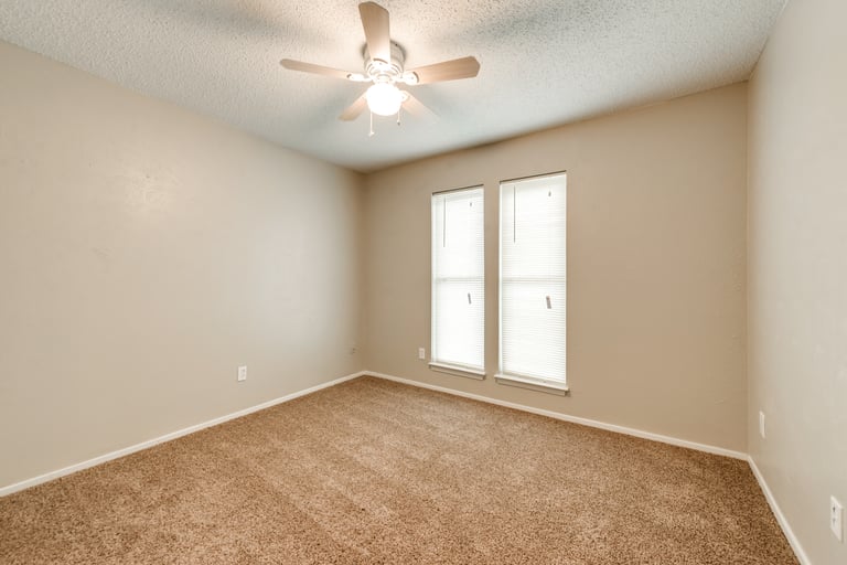 Photo 16 of 29 - 1426 Westwood Dr, Lewisville, TX 75067