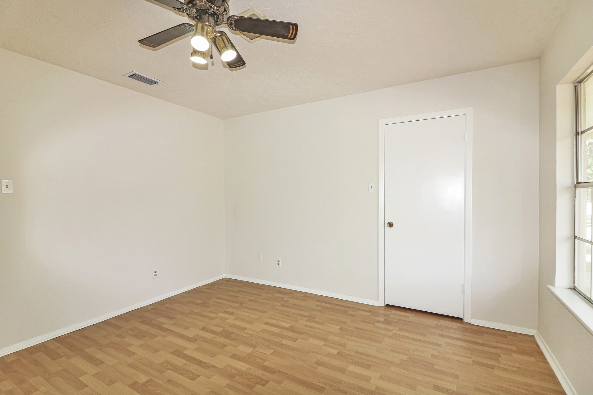 Photo 17 of 21 of 6409 Coral Gables Dr, Corpus Christi, TX