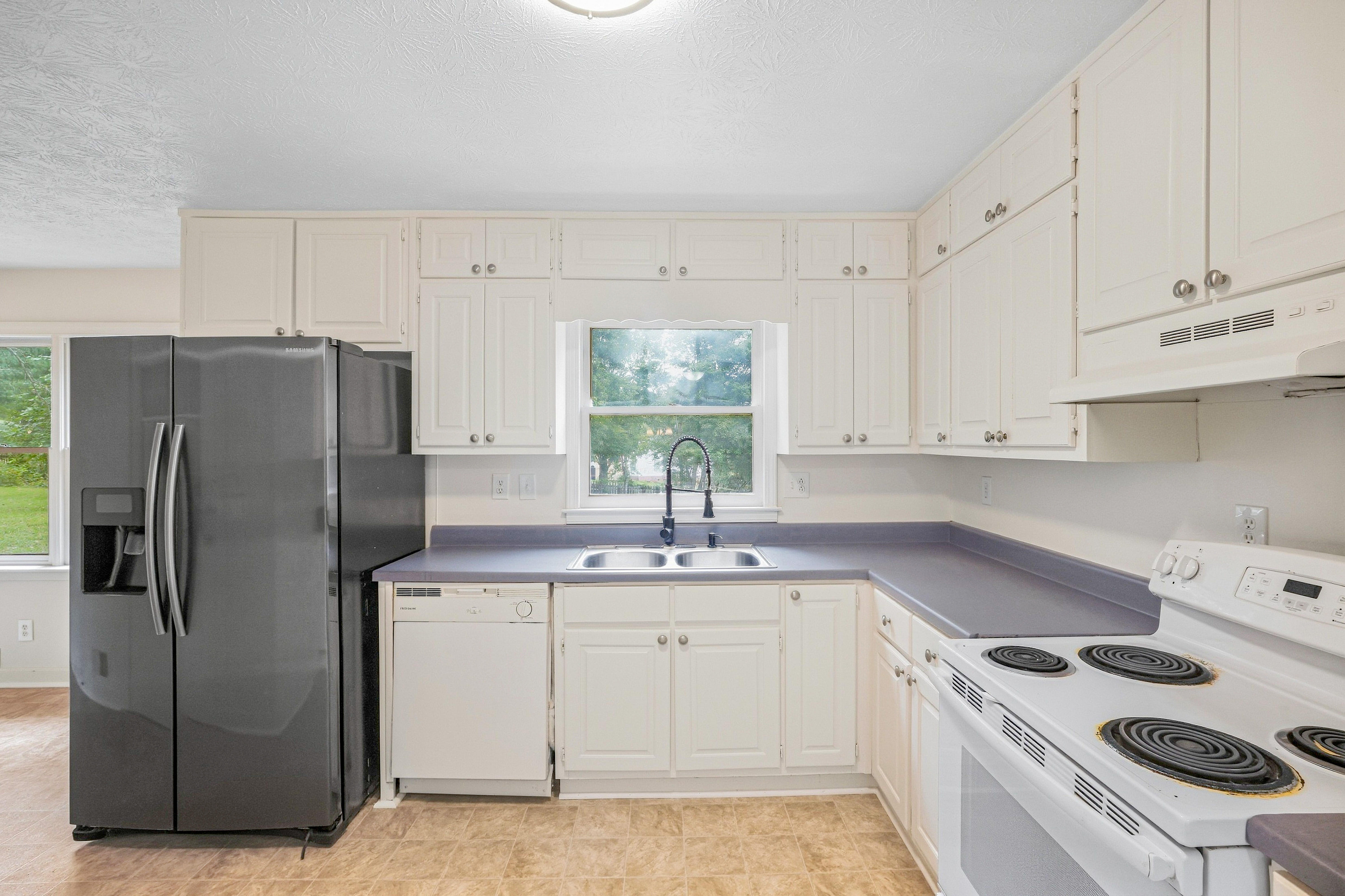 Photo 2 of 50 of 1502 Shoal Creek Dr SW, Conyers, GA