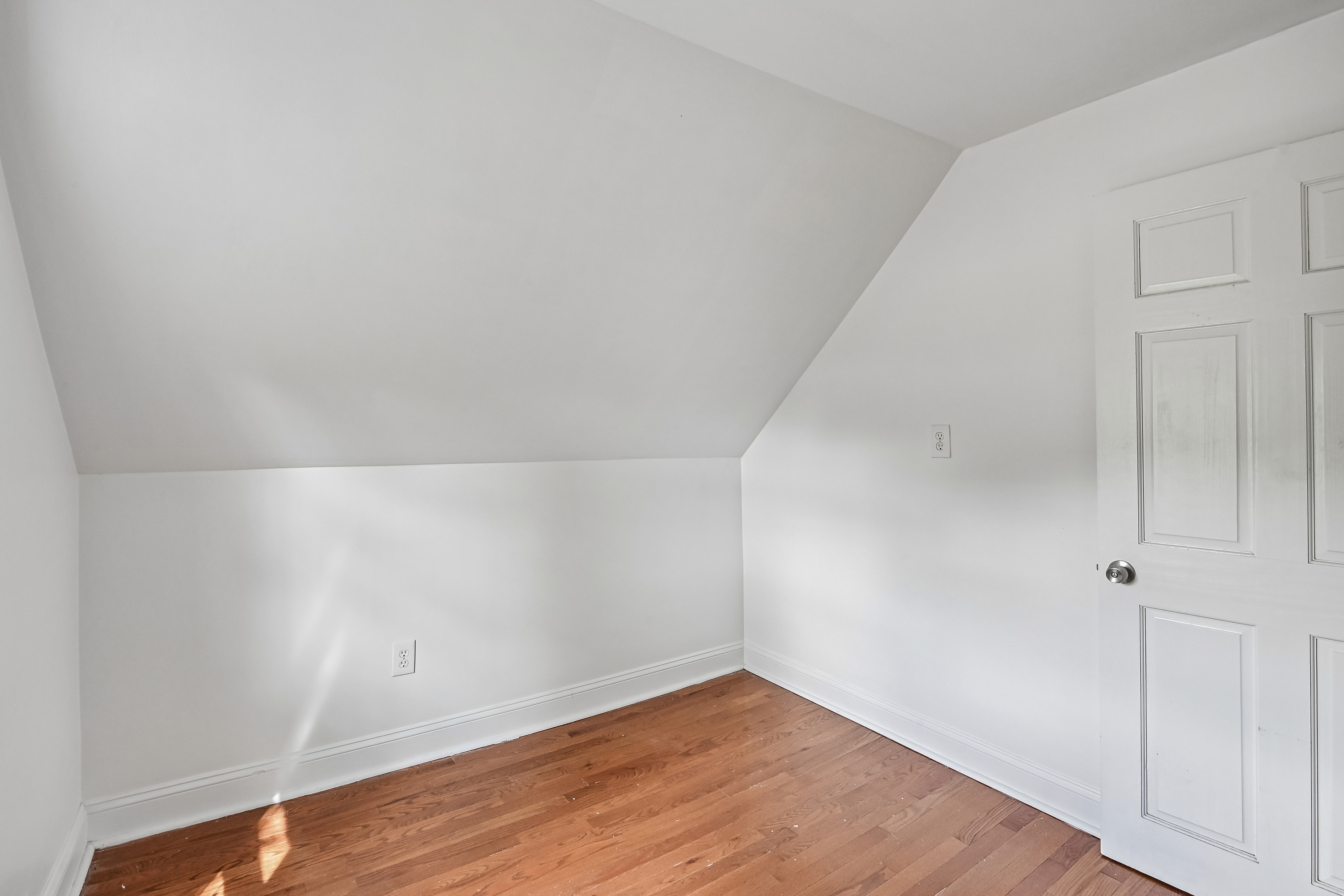 Photo 62 of 72 of 4811 Roslyn Rd, Downers Grove, IL