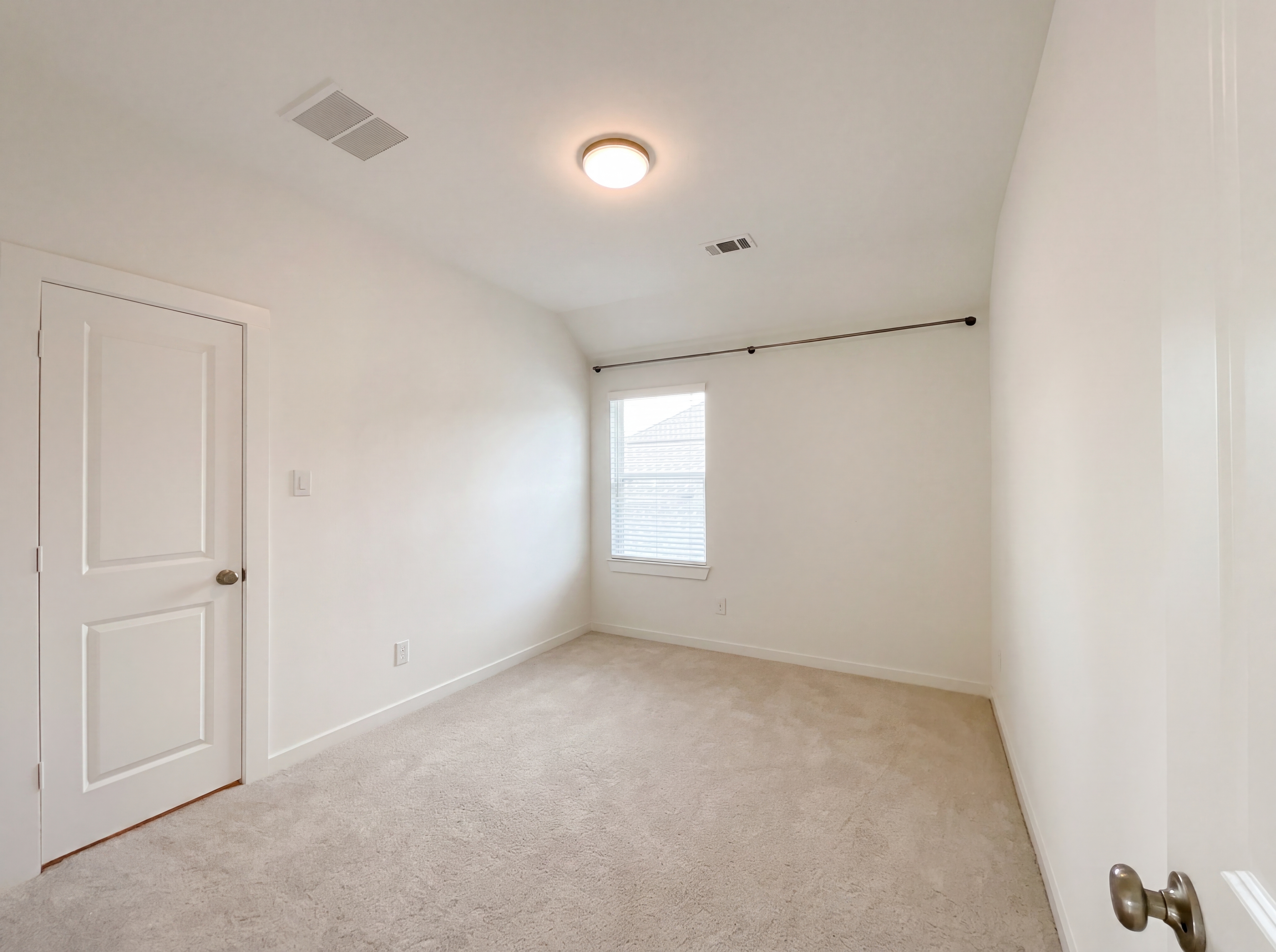 Photo 14 of 19 of 118 Neches Nook Ct, Conroe, TX