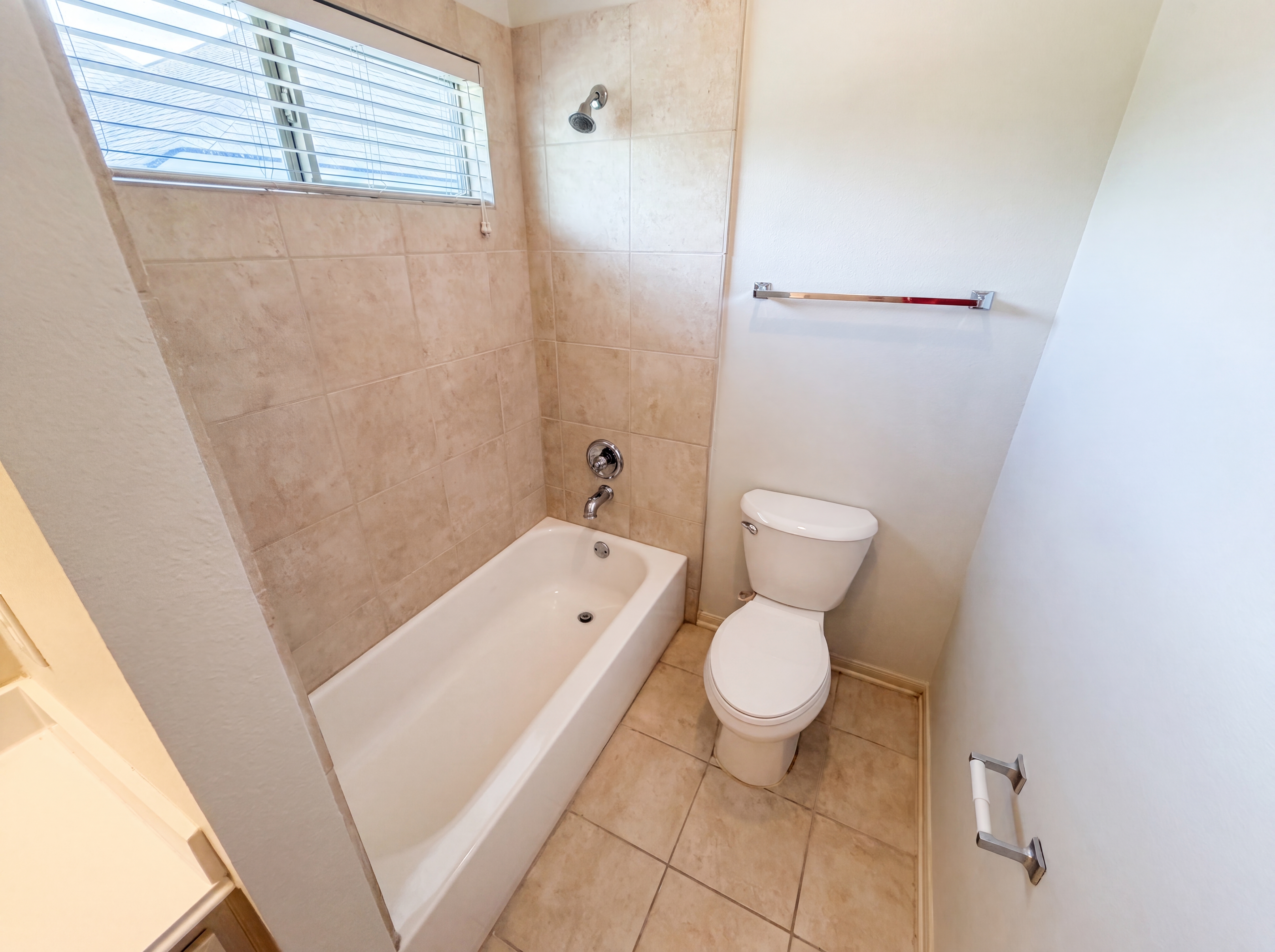 Photo 21 of 36 of 15822 Maple Shores Dr, Houston, TX