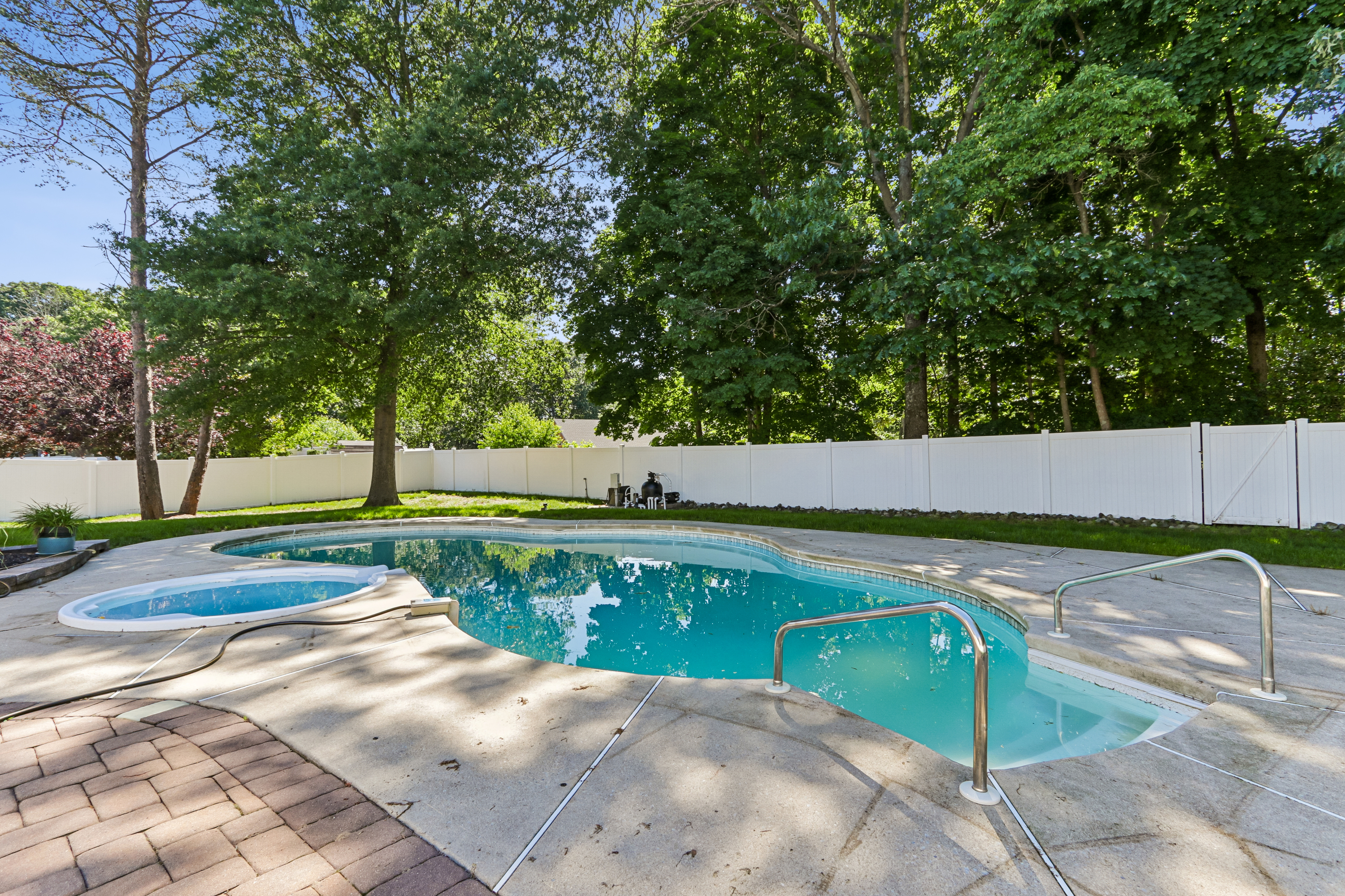 Photo 34 of 56 of 7 Longfellow Ln, Hainesport, NJ