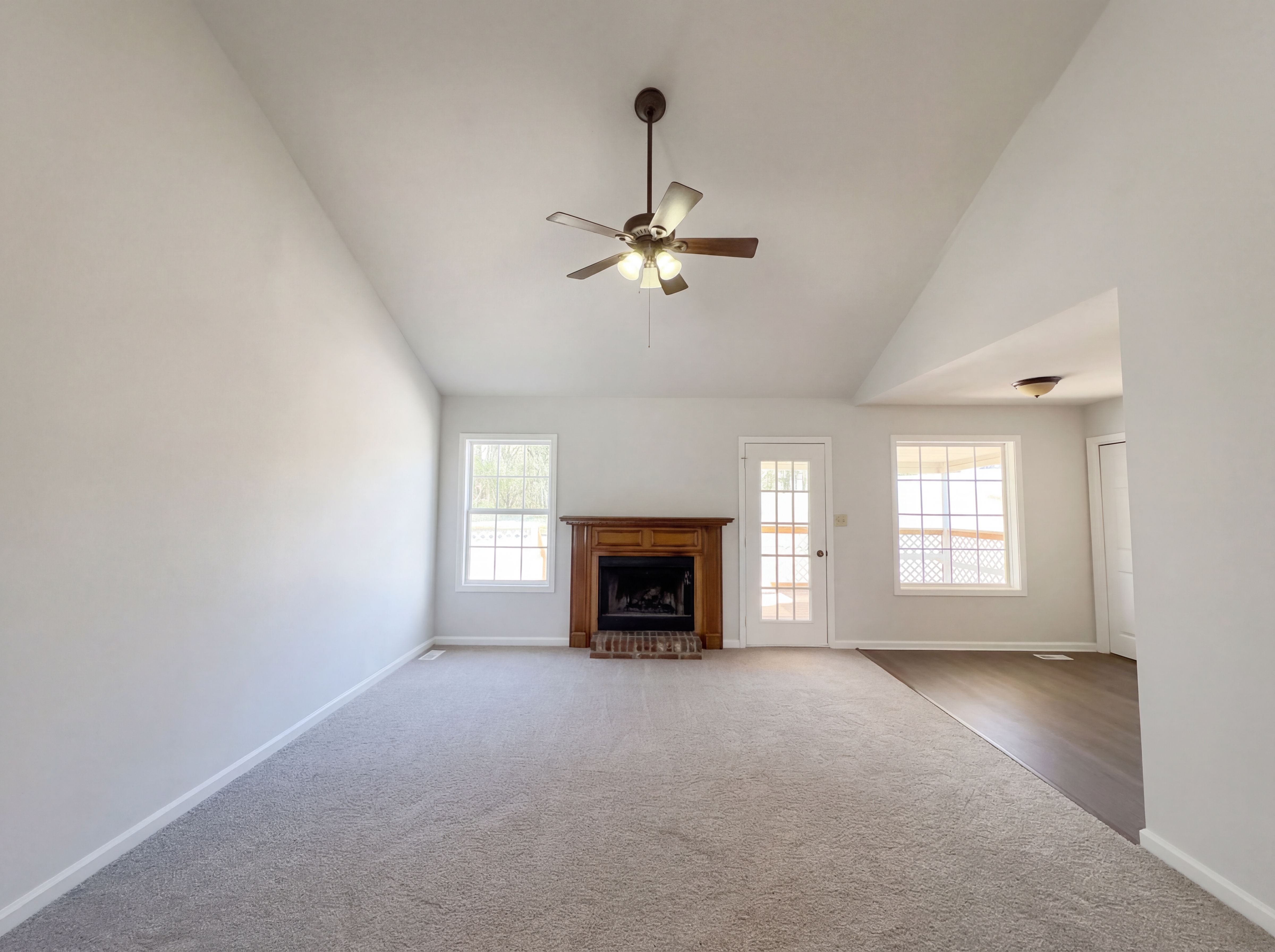 Photo 3 of 15 of 1690 Sparkleberry Dr, Clarksville, TN