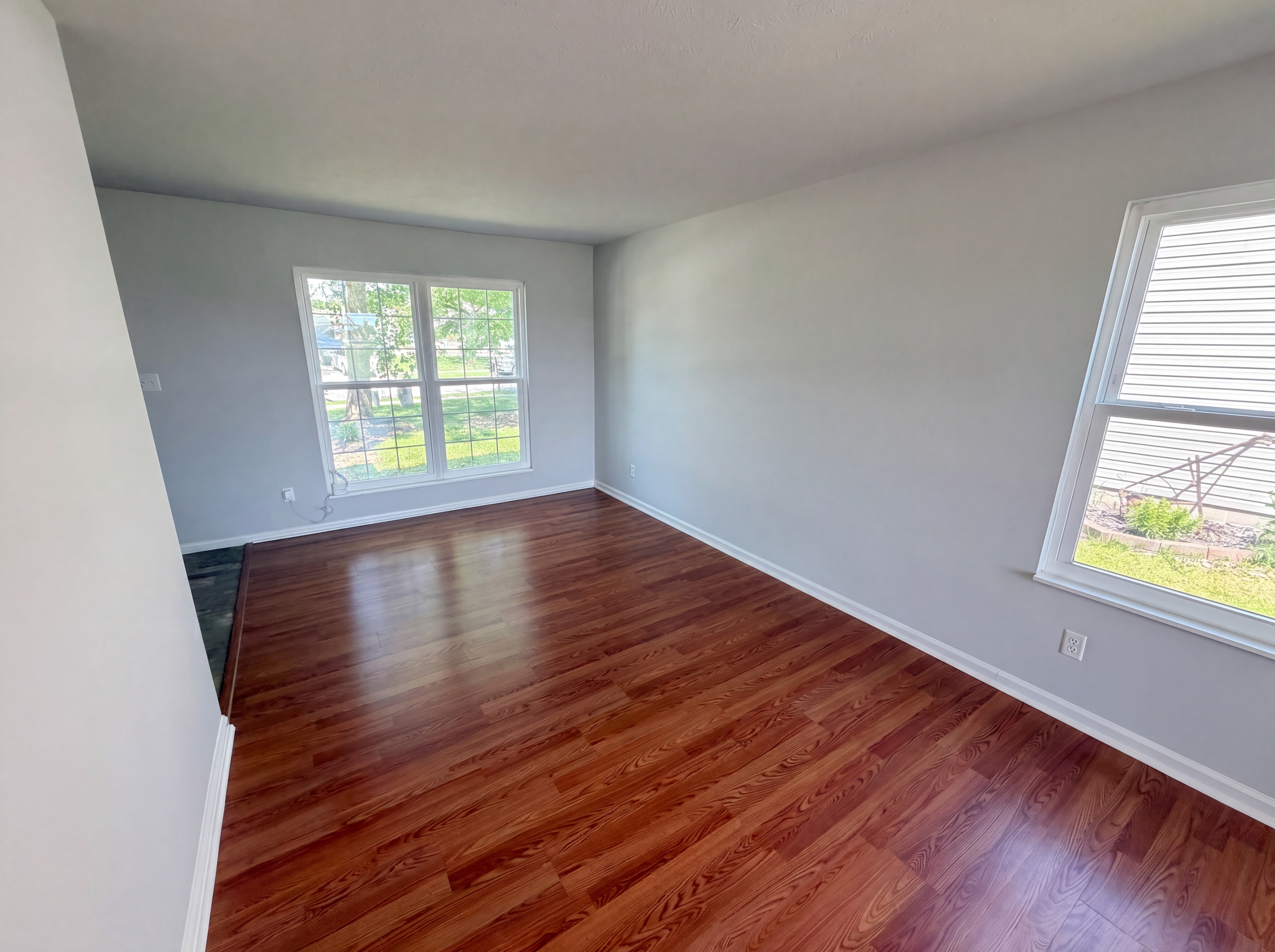 Photo 11 of 26 of 2219 Rolling Oak Dr, Indianapolis, IN