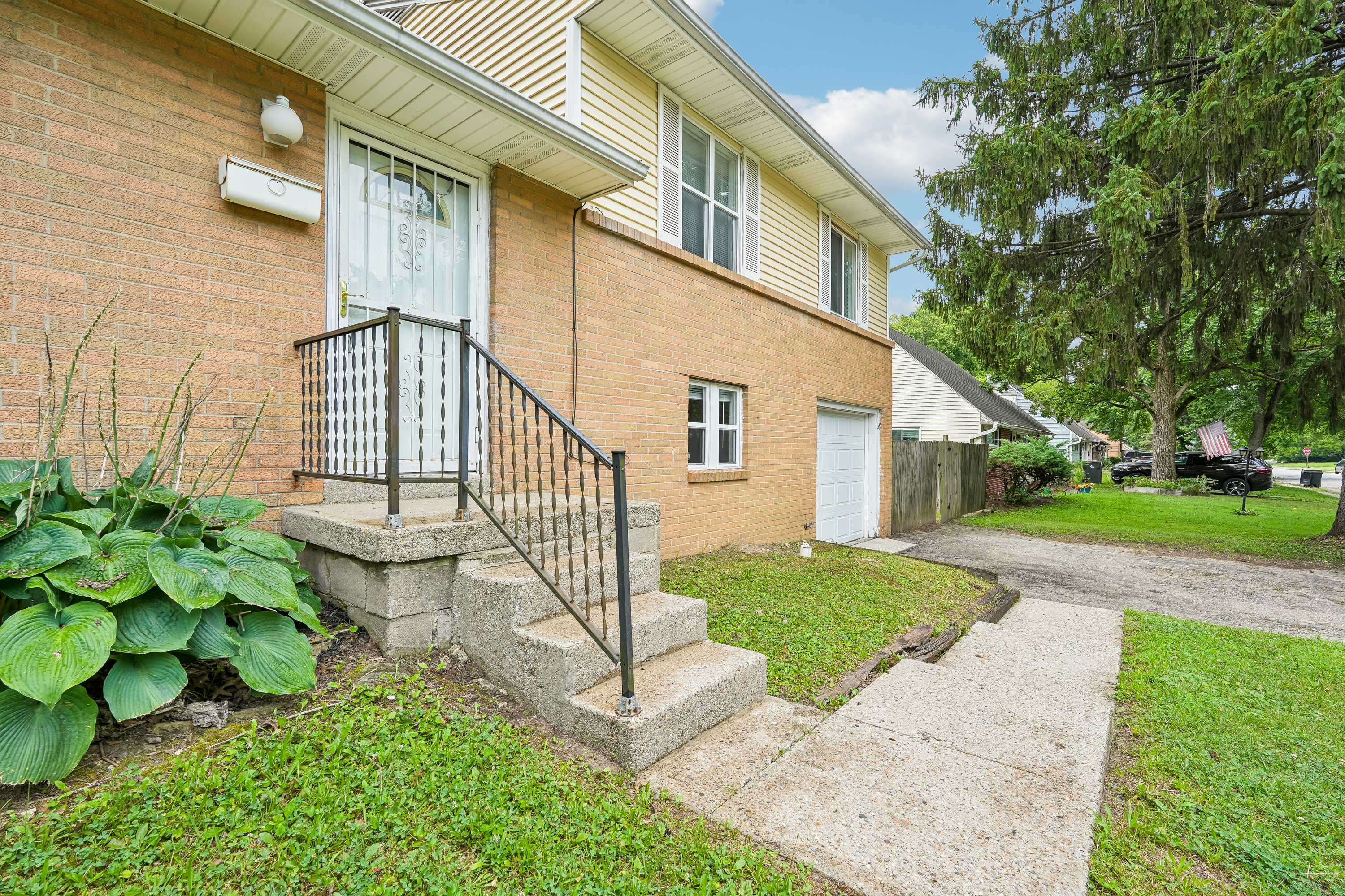 Photo 10 of 49 of 6147 E 40th St, Indianapolis, IN