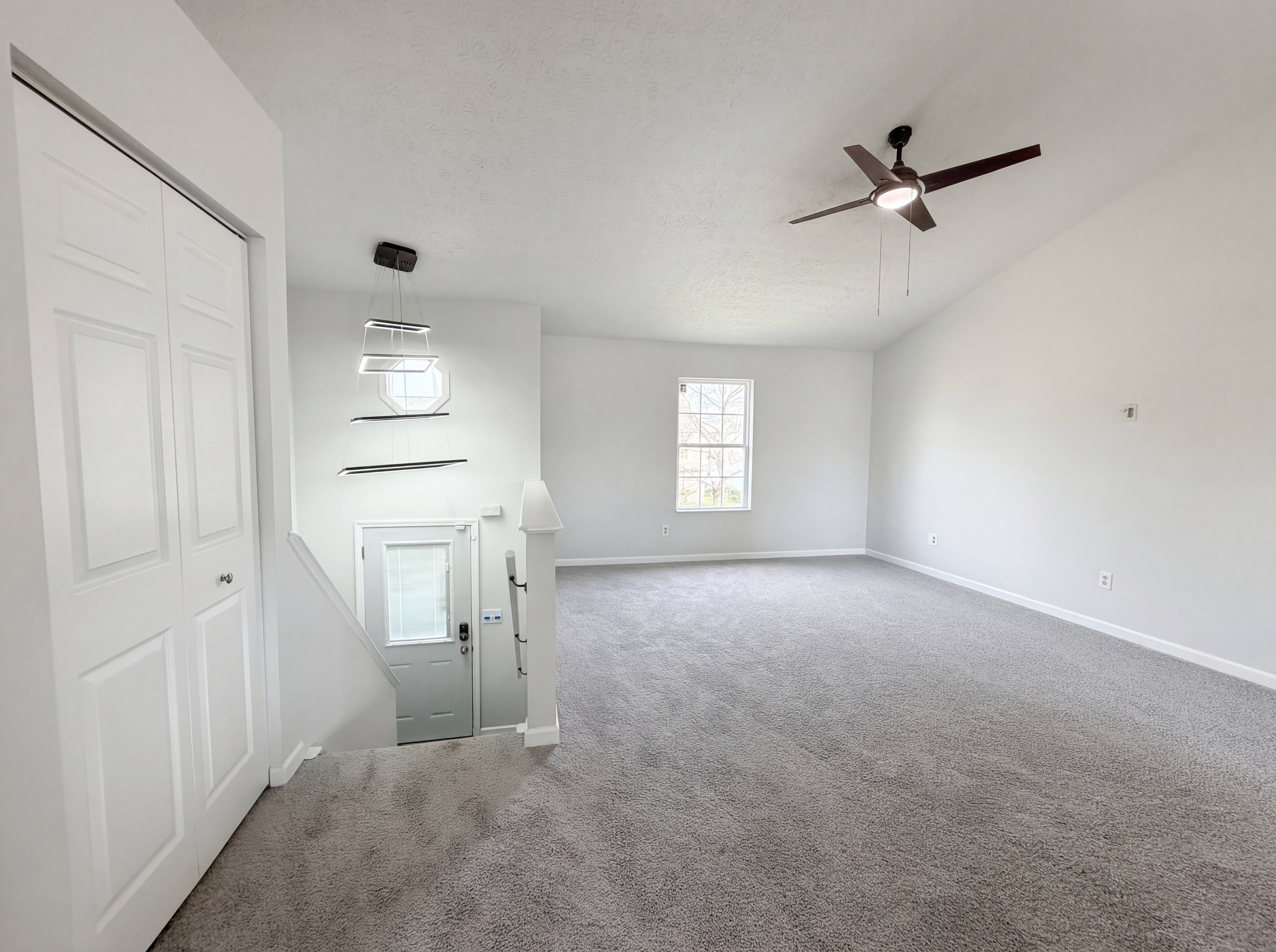 Photo 11 of 25 of 5691 Matuka Dr, Columbus, OH