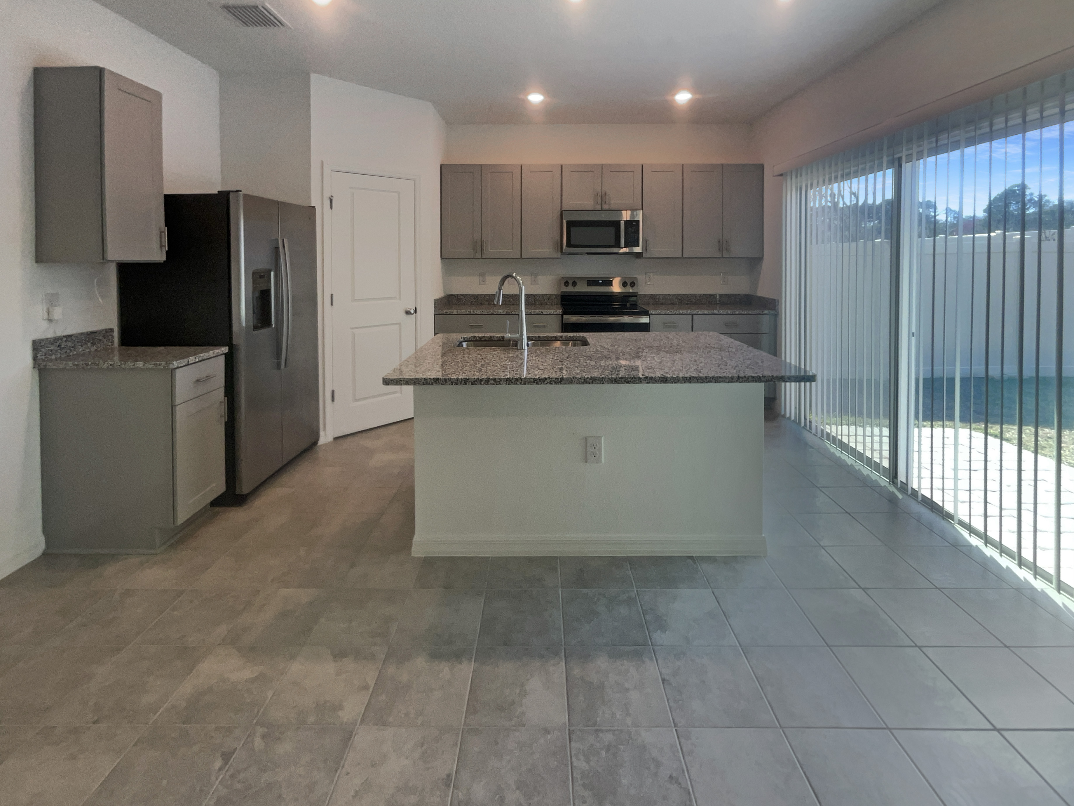Photo 2 of 22 of 8513 Lilias Cir, Jacksonville, FL