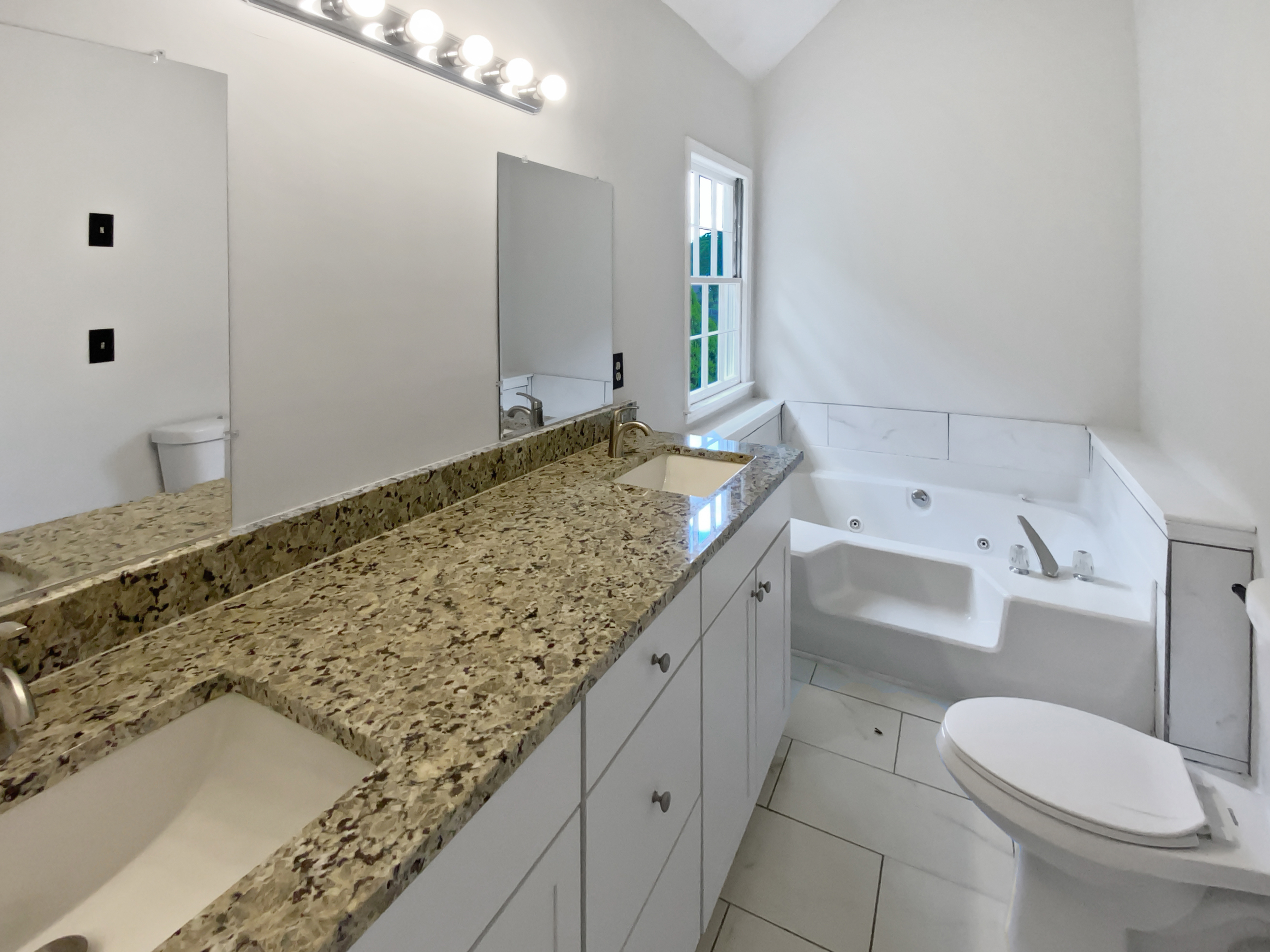 Photo 7 of 29 of 225 Woodfield Ct, McDonough, GA