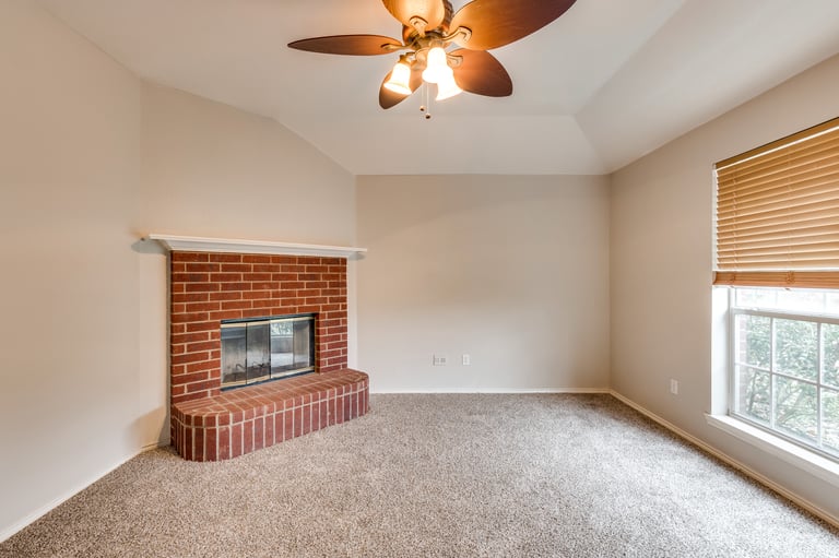 Photo 4 of 27 - 564 Dylan Ct, Azle, TX 76020