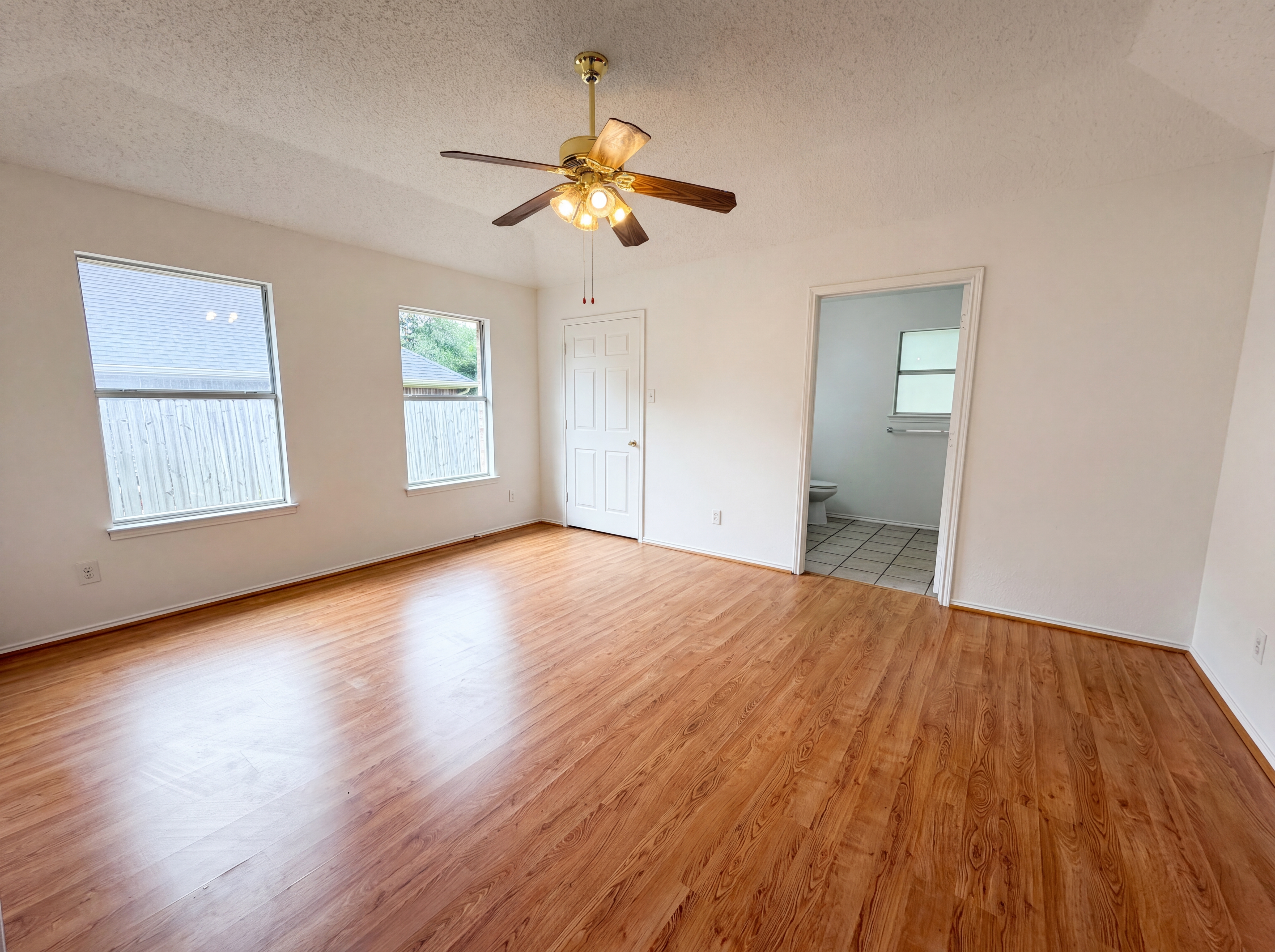 Photo 4 of 16 of 1233 Windy Meadows Dr, Burleson, TX