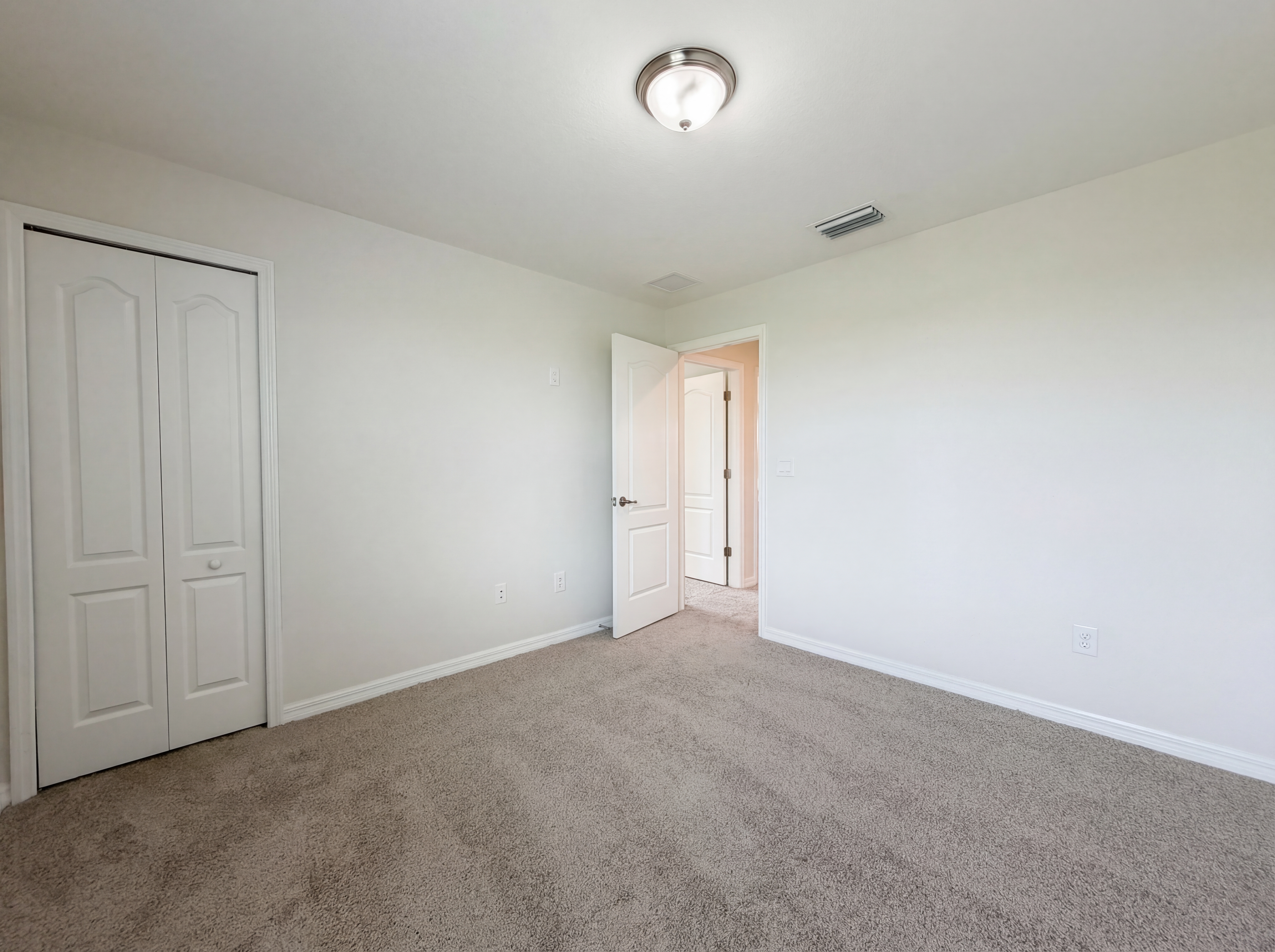 Photo 26 of 35 of 14102 Vindel Cir, Fort Myers, FL