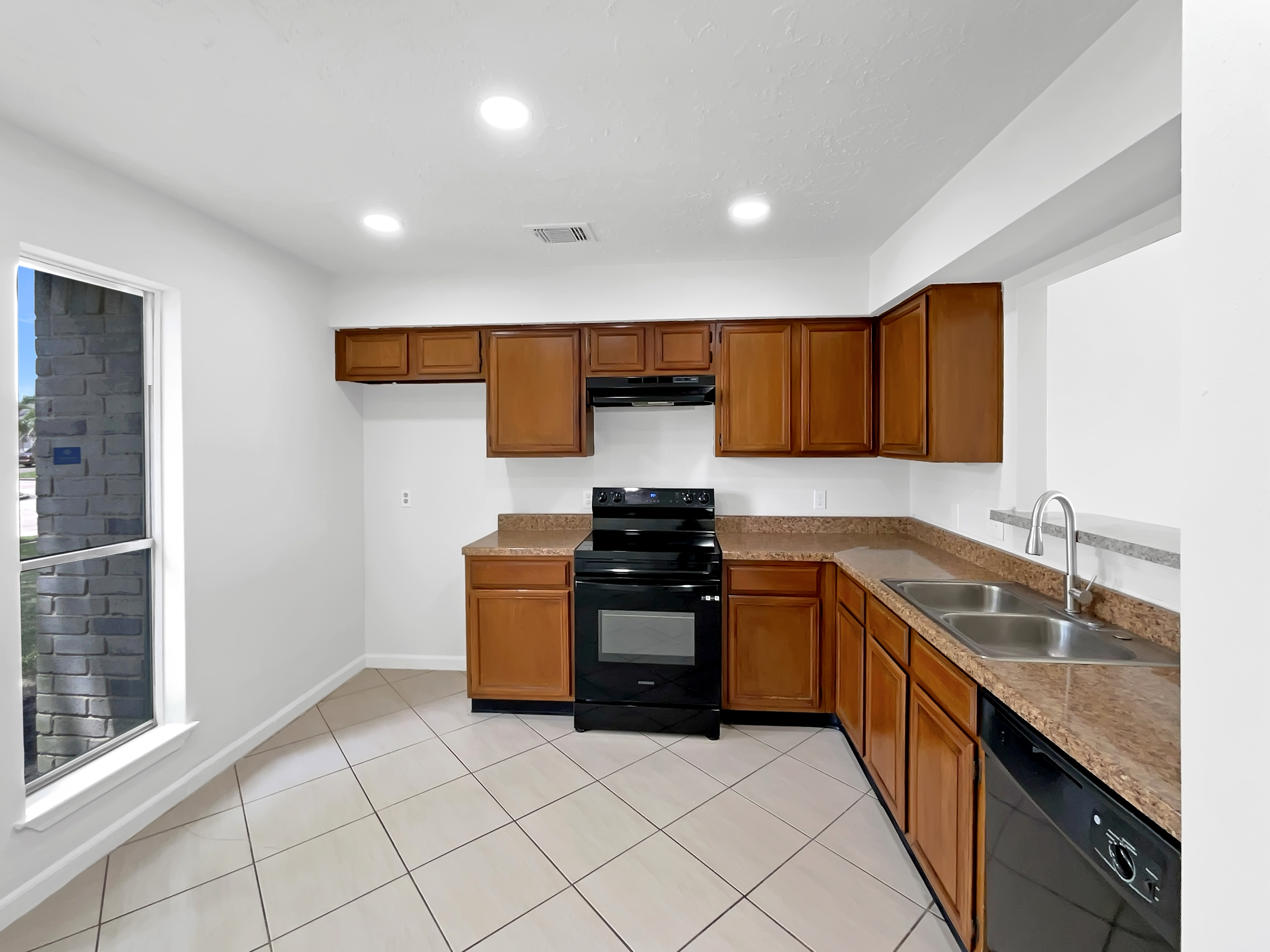 Photo 10 of 19 of 6214 Clayridge Dr, Houston, TX