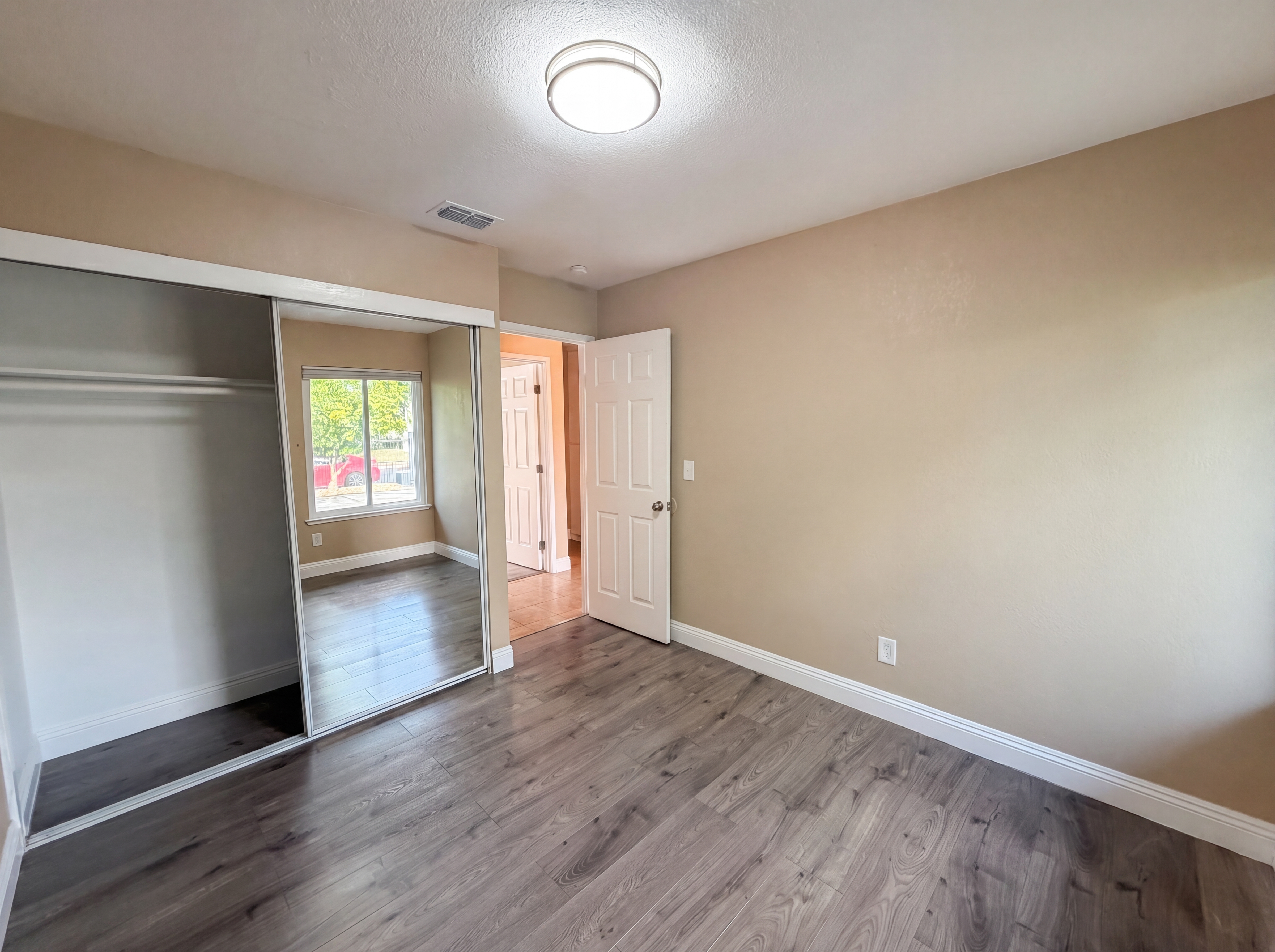 Photo 17 of 20 of 8232 Moorhaven Way, Sacramento, CA