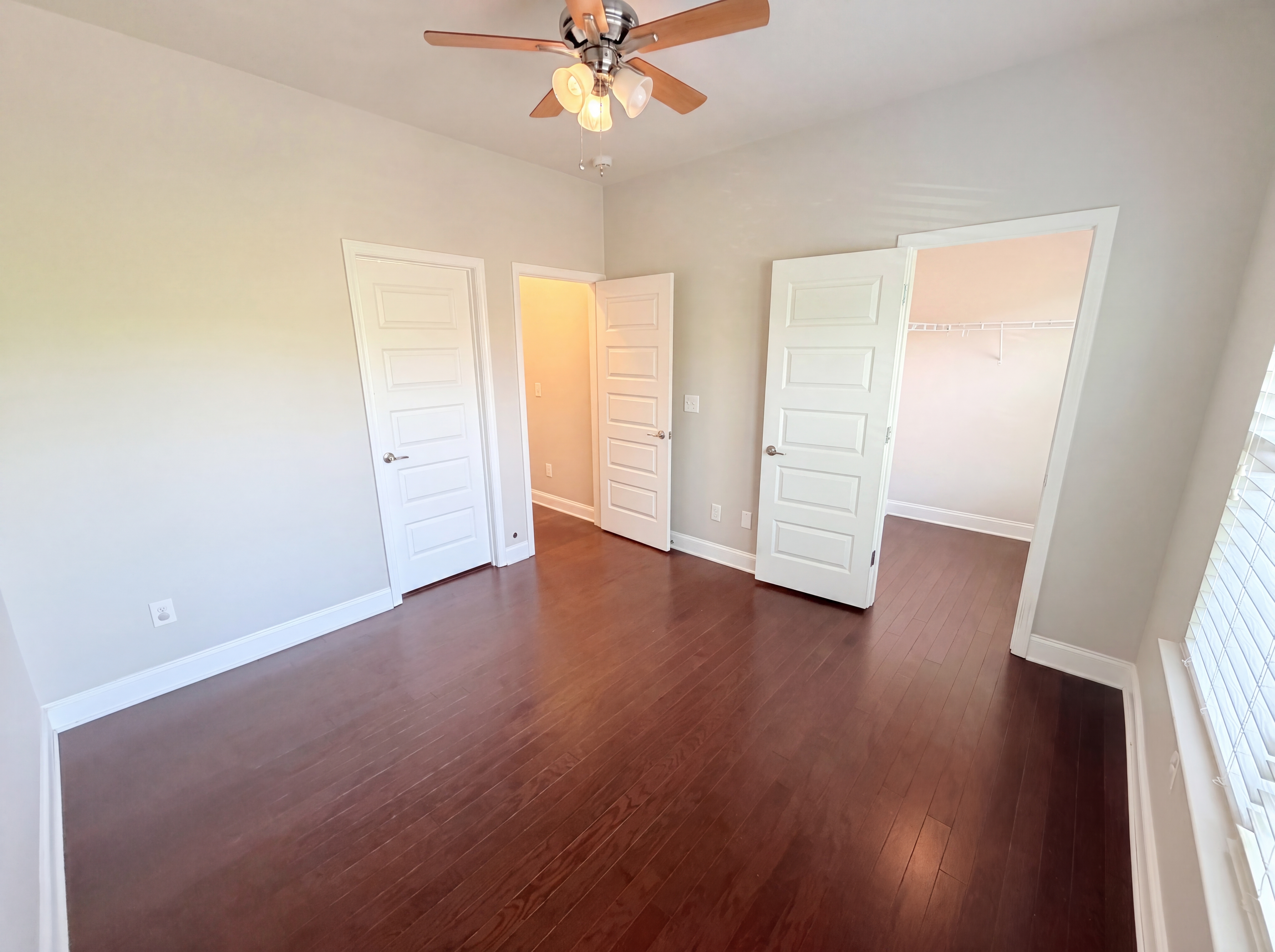 Photo 4 of 24 of 10555 Naramore Ln, Alpharetta, GA