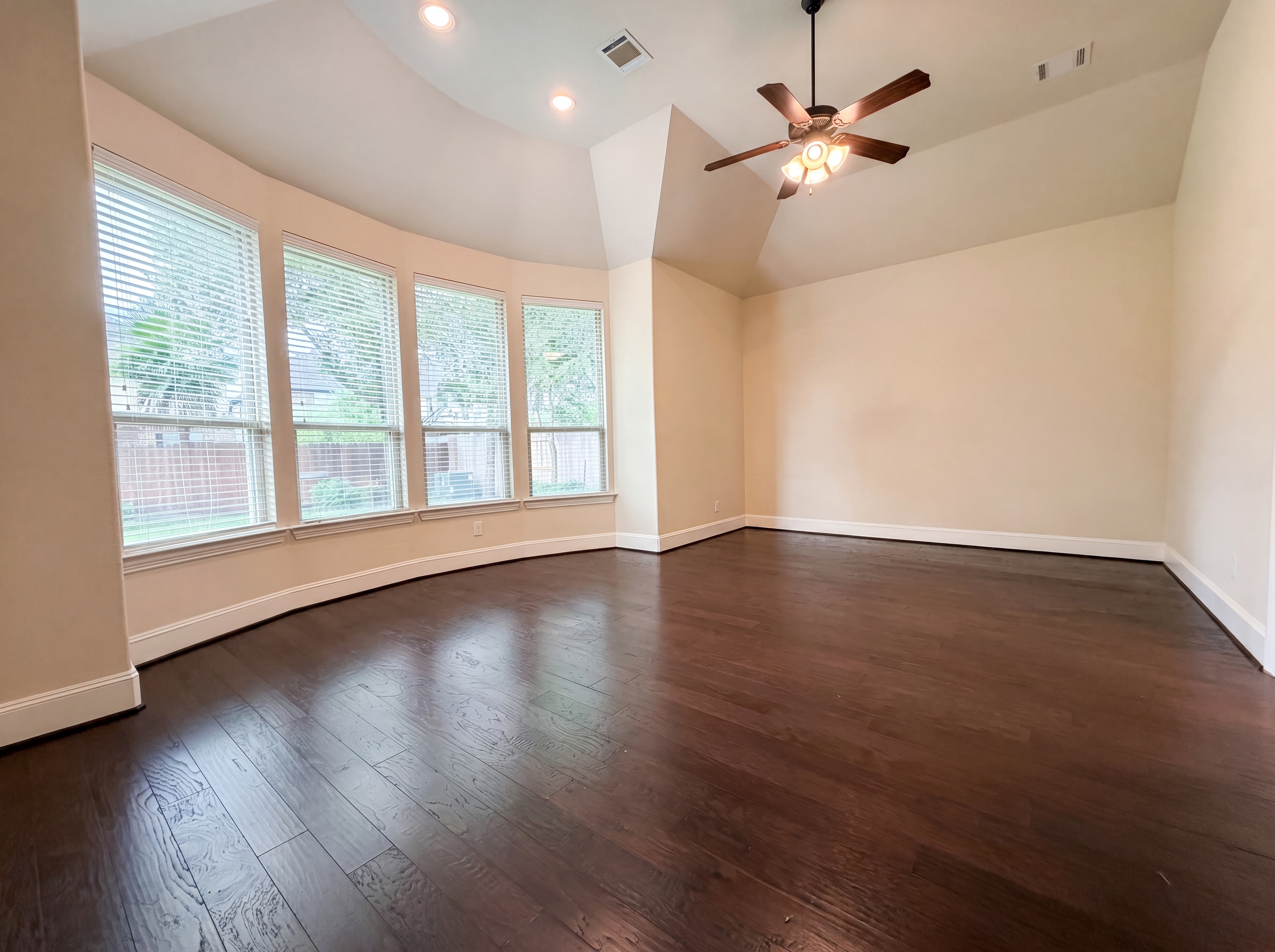 Photo 9 of 29 of 27911 Warren Park Dr, Katy, TX